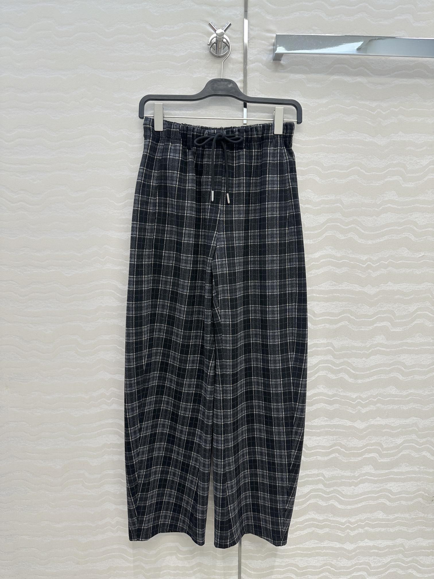 独家首发❤️客定爆单，品质控长期主义穿搭！高定进口TR棉绒格纹弯刀裤！独定定制重磅克重品牌单面料质感殷实