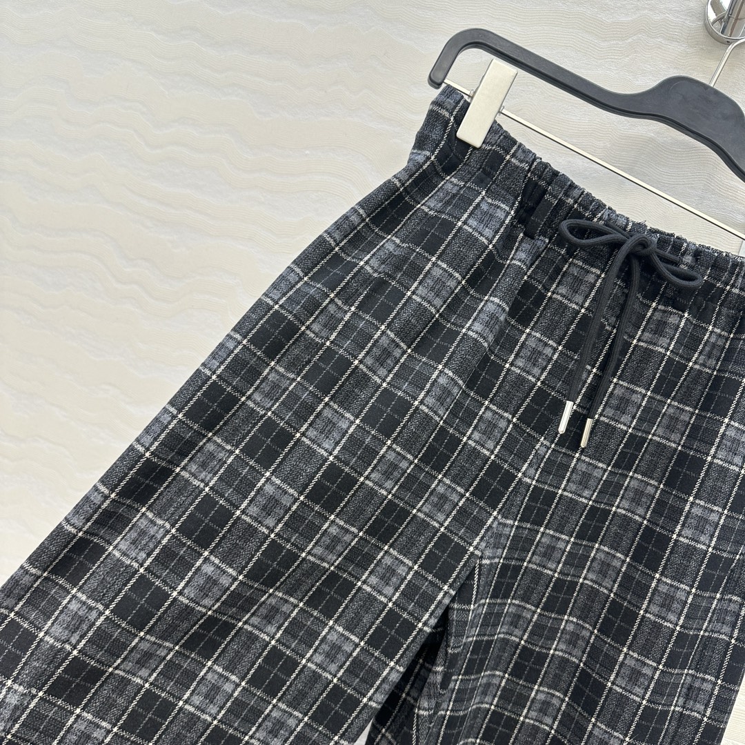 独家首发❤️客定爆单，品质控长期主义穿搭！高定进口TR棉绒格纹弯刀裤！独定定制重磅克重品牌单面料质感殷实