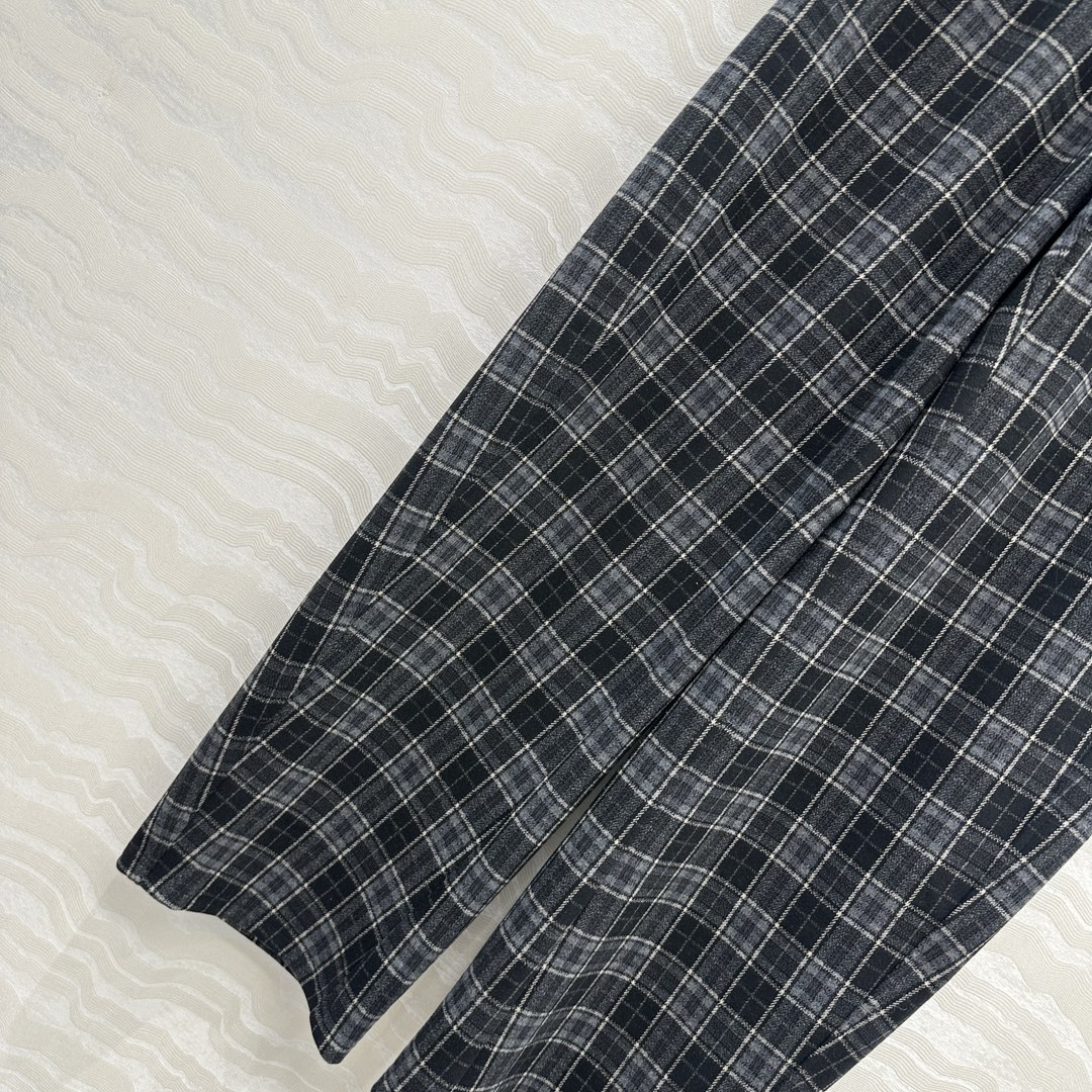 独家首发❤️客定爆单，品质控长期主义穿搭！高定进口TR棉绒格纹弯刀裤！独定定制重磅克重品牌单面料质感殷实