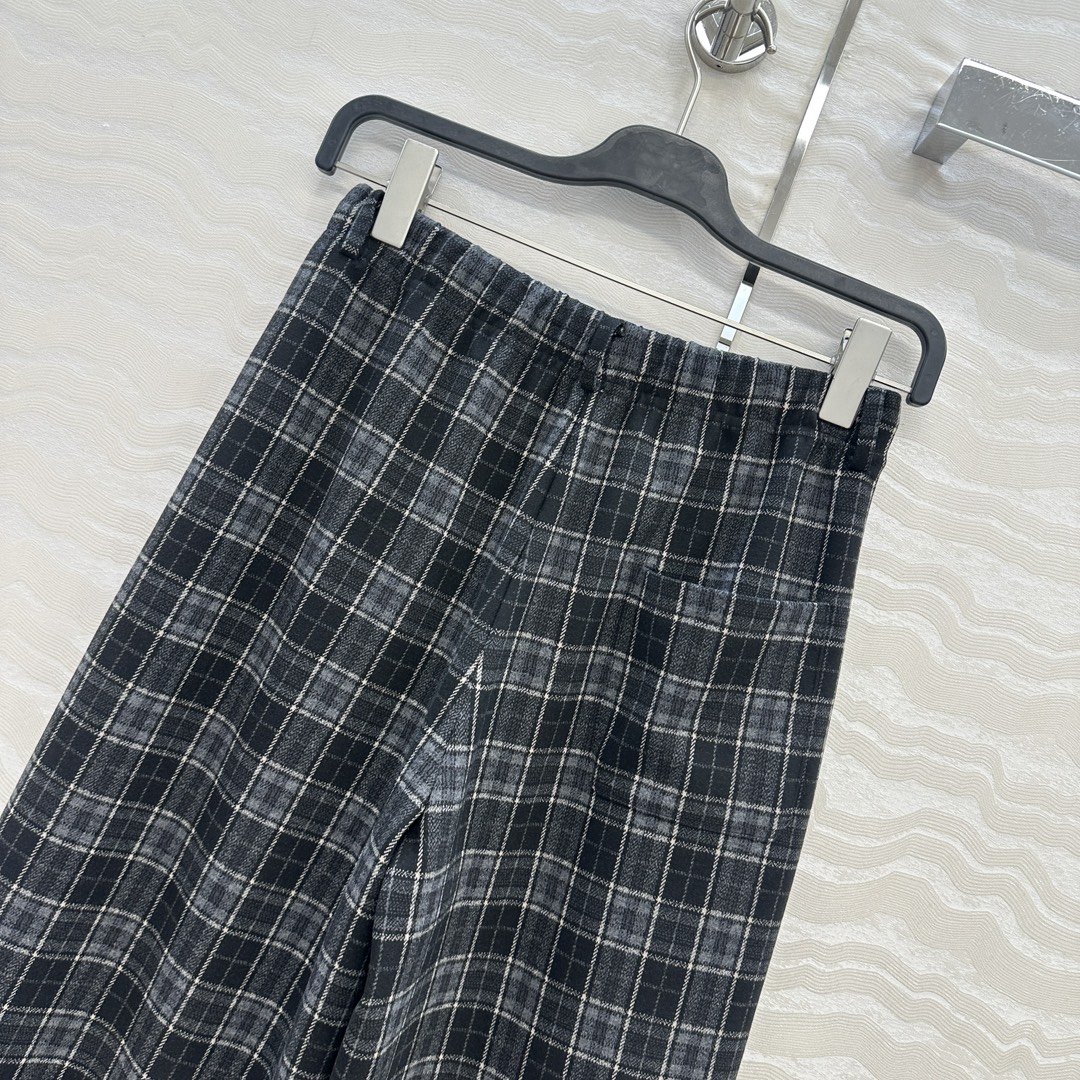 独家首发❤️客定爆单，品质控长期主义穿搭！高定进口TR棉绒格纹弯刀裤！独定定制重磅克重品牌单面料质感殷实