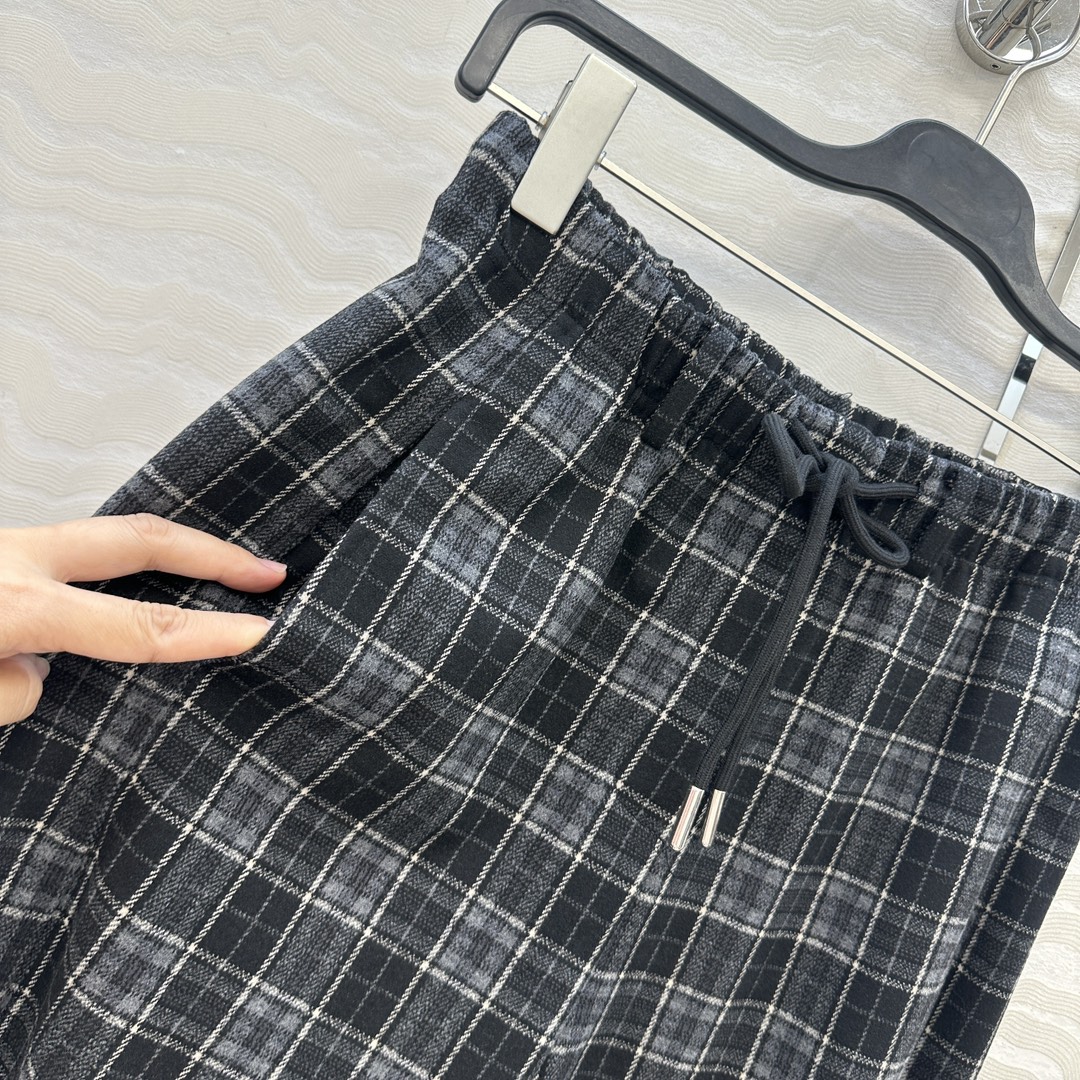 独家首发❤️客定爆单，品质控长期主义穿搭！高定进口TR棉绒格纹弯刀裤！独定定制重磅克重品牌单面料质感殷实