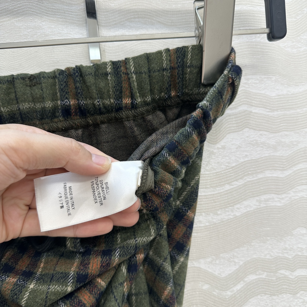 独家首发❤️客定爆单，品质控长期主义穿搭！高定进口TR棉绒格纹弯刀裤！独定定制重磅克重品牌单面料质感殷实