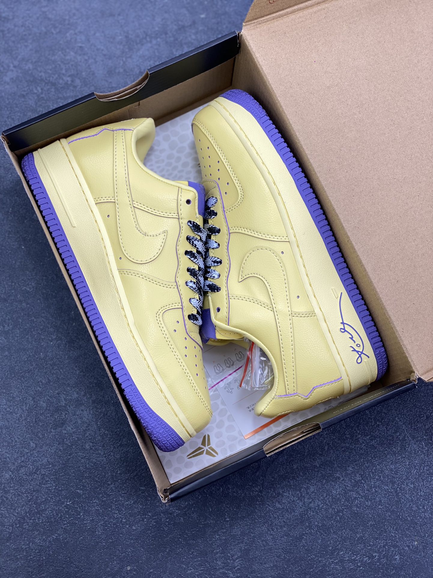 图片[9]-Nike Air Force 1 Low 空军一号低帮百搭休闲运动板鞋。柔软、弹性十足的缓震性能和出色的中底设计，横跨复古与现代的外型结合，造就出风靡全球三十多年的Force 1，直到今天还深受青睐。 货号：HV9408-700 尺码：36 36.5 37.5 38 38.5 39 40 40.5 41 42 42.5 43 44 44.5 45-选品中心