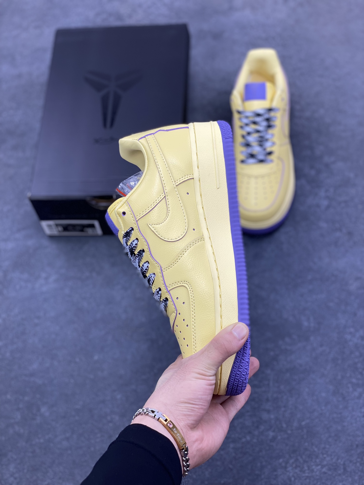 图片[3]-Nike Air Force 1 Low 空军一号低帮百搭休闲运动板鞋。柔软、弹性十足的缓震性能和出色的中底设计，横跨复古与现代的外型结合，造就出风靡全球三十多年的Force 1，直到今天还深受青睐。 货号：HV9408-700 尺码：36 36.5 37.5 38 38.5 39 40 40.5 41 42 42.5 43 44 44.5 45-选品中心