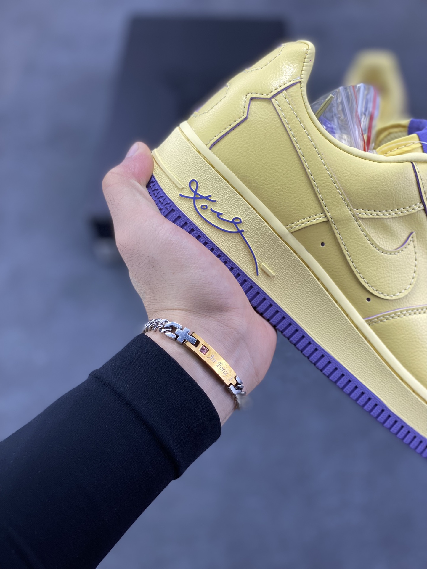 图片[6]-Nike Air Force 1 Low 空军一号低帮百搭休闲运动板鞋。柔软、弹性十足的缓震性能和出色的中底设计，横跨复古与现代的外型结合，造就出风靡全球三十多年的Force 1，直到今天还深受青睐。 货号：HV9408-700 尺码：36 36.5 37.5 38 38.5 39 40 40.5 41 42 42.5 43 44 44.5 45-选品中心