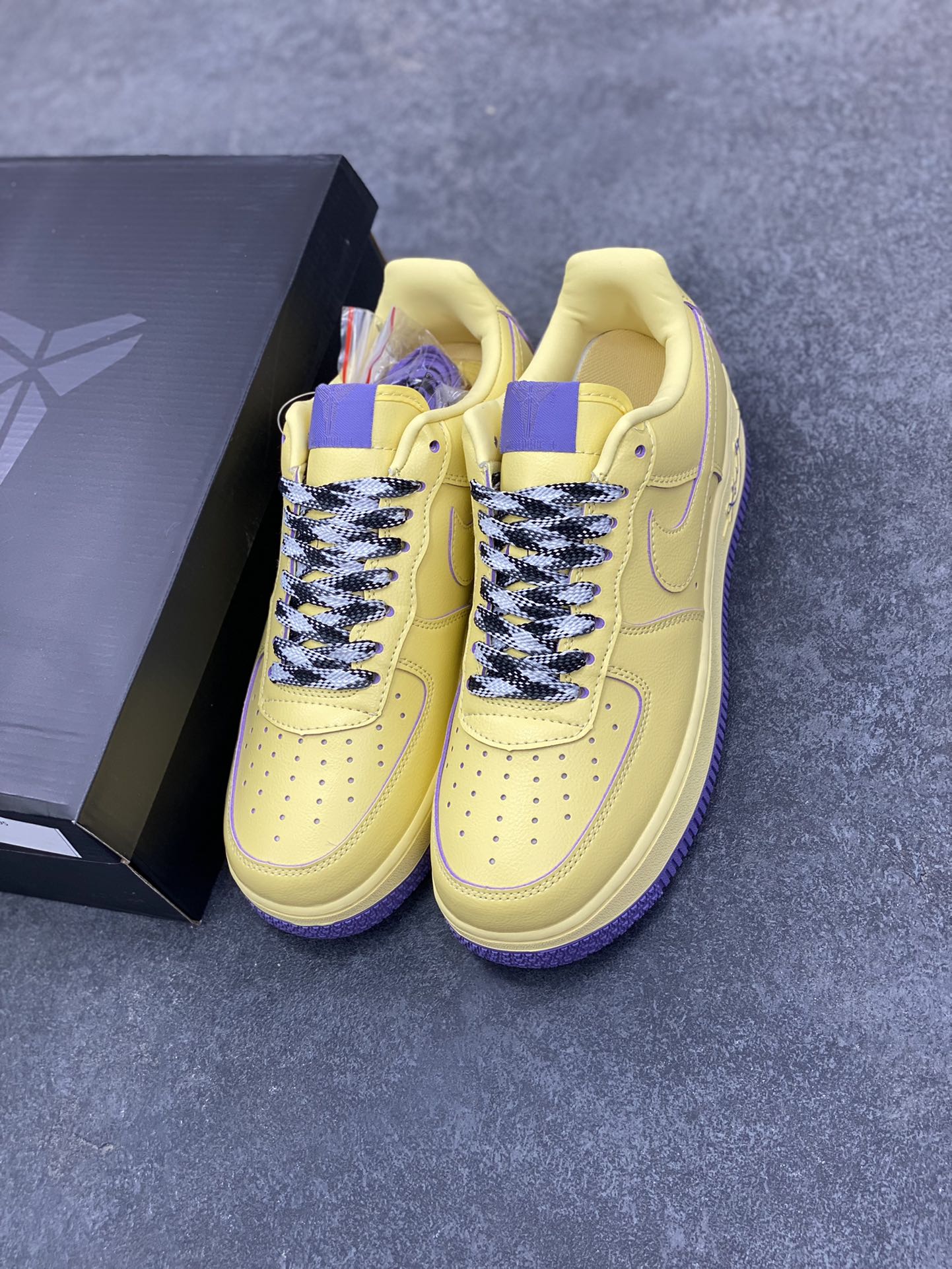 图片[8]-Nike Air Force 1 Low 空军一号低帮百搭休闲运动板鞋。柔软、弹性十足的缓震性能和出色的中底设计，横跨复古与现代的外型结合，造就出风靡全球三十多年的Force 1，直到今天还深受青睐。 货号：HV9408-700 尺码：36 36.5 37.5 38 38.5 39 40 40.5 41 42 42.5 43 44 44.5 45-选品中心