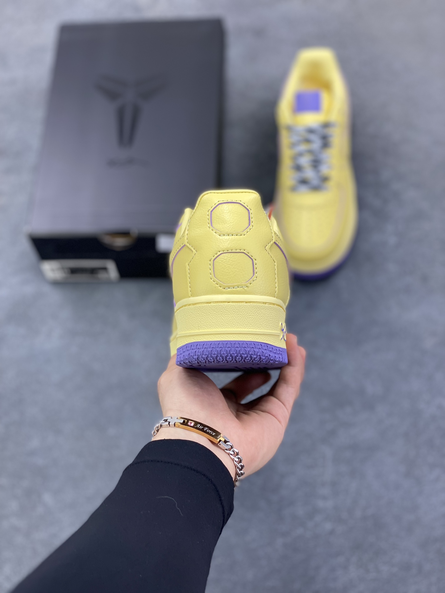 图片[4]-Nike Air Force 1 Low 空军一号低帮百搭休闲运动板鞋。柔软、弹性十足的缓震性能和出色的中底设计，横跨复古与现代的外型结合，造就出风靡全球三十多年的Force 1，直到今天还深受青睐。 货号：HV9408-700 尺码：36 36.5 37.5 38 38.5 39 40 40.5 41 42 42.5 43 44 44.5 45-选品中心