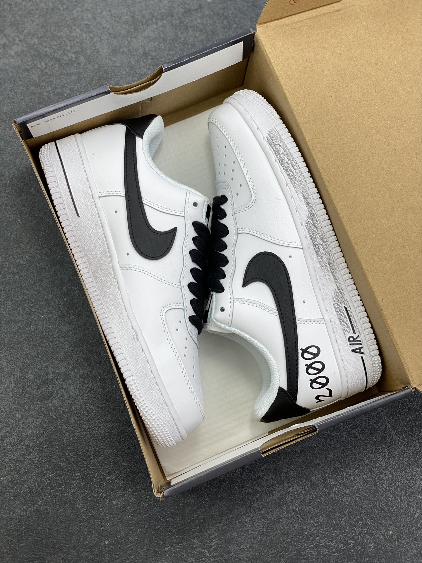 图片[9]-Nike Air Force 1 Low 空军一号低帮百搭休闲运动板鞋。柔软、弹性十足的缓震性能和出色的中底设计，横跨复古与现代的外型结合，造就出风靡全球三十多年的Force 1，直到今天还深受青睐。 货号：DD3223-100 尺码：36 36.5 37.5 38 38.5 39 40 40.5 41 42 42.5 43 44 44.5 45-选品中心