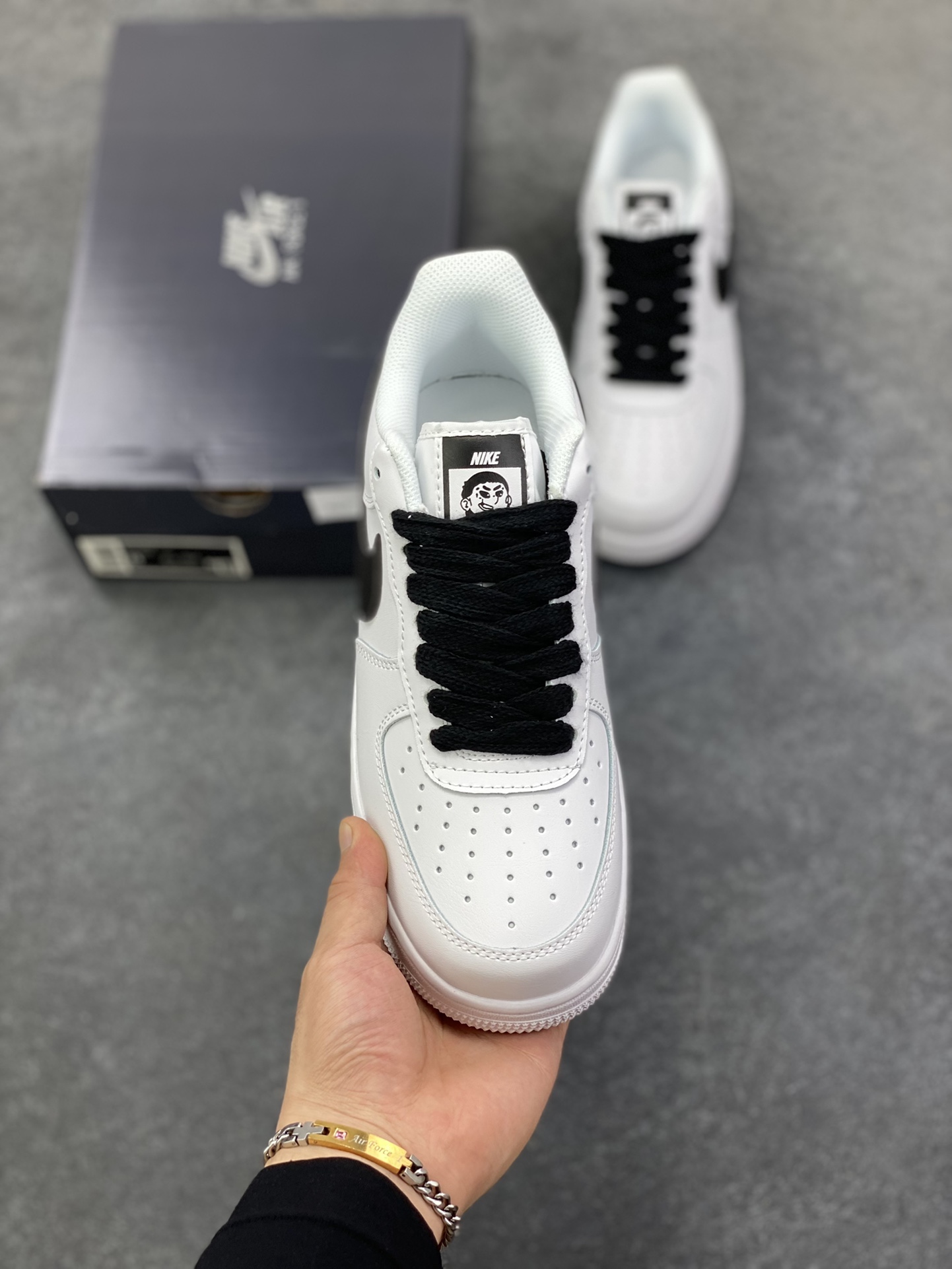 图片[2]-Nike Air Force 1 Low 空军一号低帮百搭休闲运动板鞋。柔软、弹性十足的缓震性能和出色的中底设计，横跨复古与现代的外型结合，造就出风靡全球三十多年的Force 1，直到今天还深受青睐。 货号：DD3223-100 尺码：36 36.5 37.5 38 38.5 39 40 40.5 41 42 42.5 43 44 44.5 45-选品中心