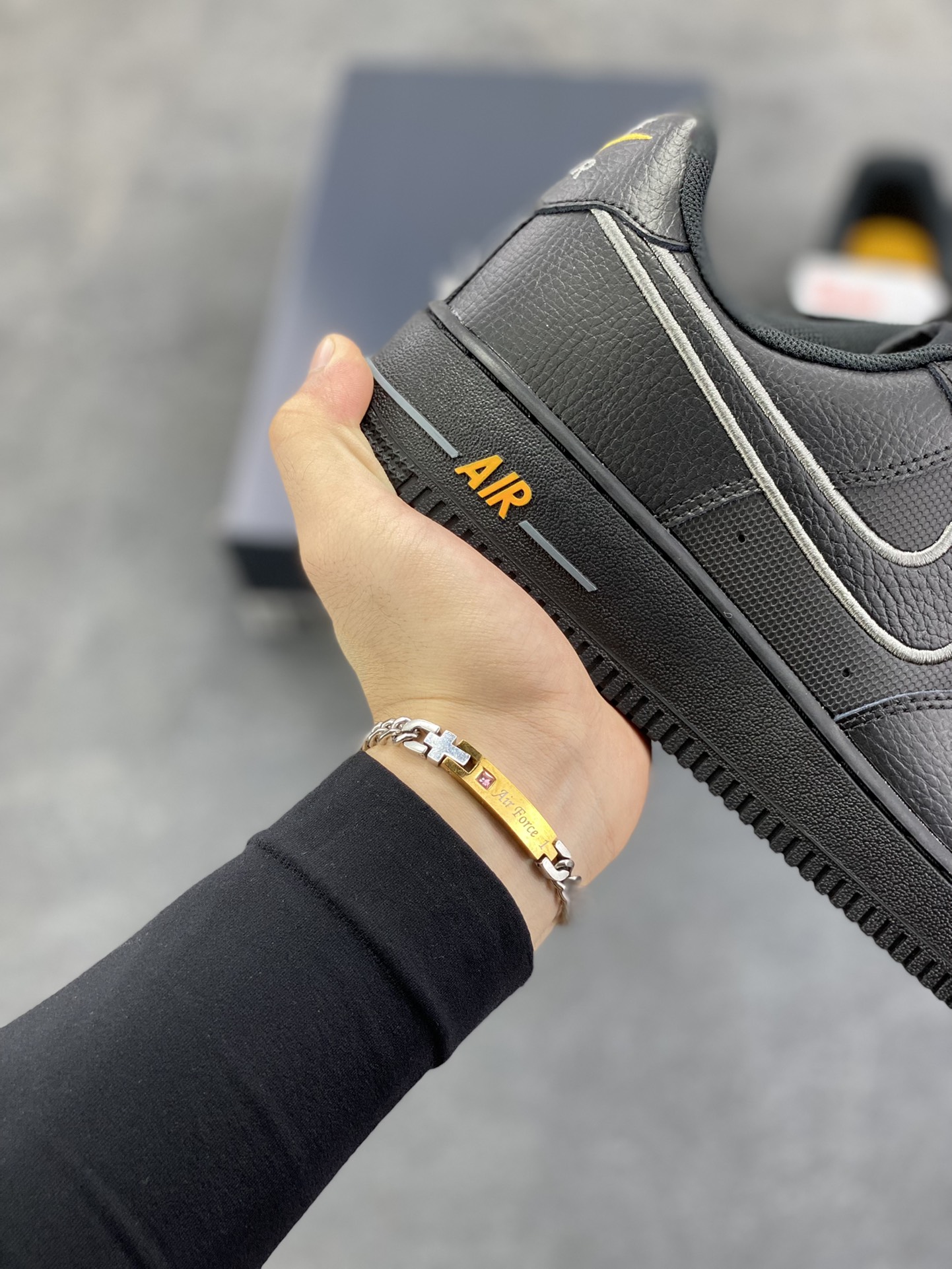 图片[6]-Nike Air Force 1 Low 07 黑黄 原楦头原纸板 打造纯正低帮空军版型 专注外贸渠道 全掌内置蜂窝气垫 原盒配件 原厂中底钢印、拉帮完美 货号：IB7677-001 尺码：36 36.5 37.5 38 38.5 39 40 40.5 41 42 42.5 43 44 44.5 45-选品中心