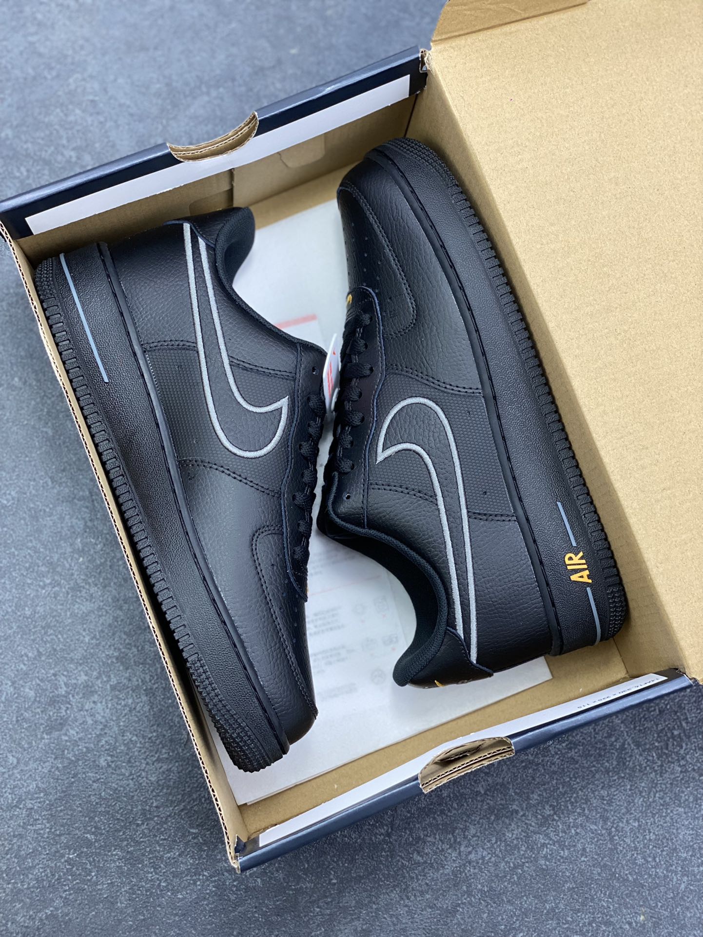 图片[9]-Nike Air Force 1 Low 07 黑黄 原楦头原纸板 打造纯正低帮空军版型 专注外贸渠道 全掌内置蜂窝气垫 原盒配件 原厂中底钢印、拉帮完美 货号：IB7677-001 尺码：36 36.5 37.5 38 38.5 39 40 40.5 41 42 42.5 43 44 44.5 45-选品中心
