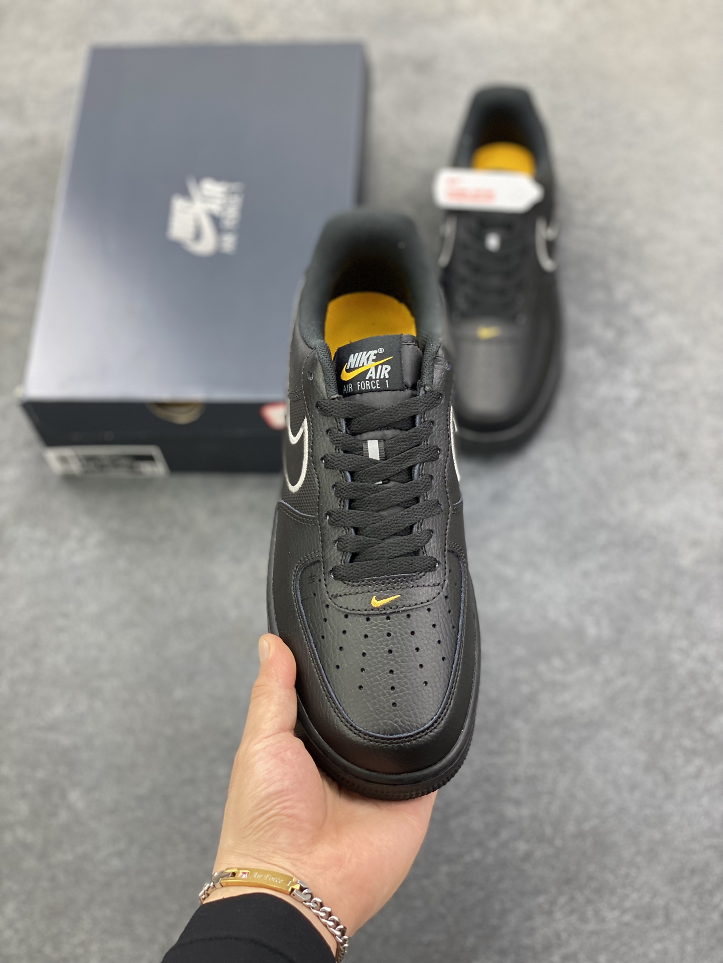 图片[2]-Nike Air Force 1 Low 07 黑黄 原楦头原纸板 打造纯正低帮空军版型 专注外贸渠道 全掌内置蜂窝气垫 原盒配件 原厂中底钢印、拉帮完美 货号：IB7677-001 尺码：36 36.5 37.5 38 38.5 39 40 40.5 41 42 42.5 43 44 44.5 45-选品中心