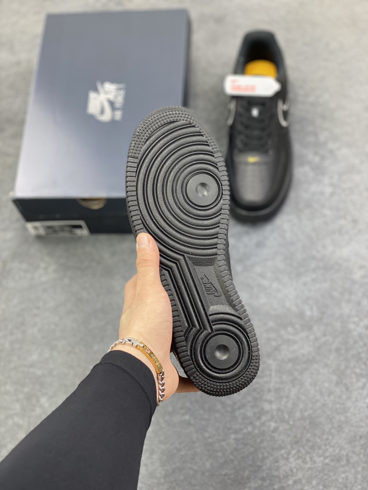 图片[5]-Nike Air Force 1 Low 07 黑黄 原楦头原纸板 打造纯正低帮空军版型 专注外贸渠道 全掌内置蜂窝气垫 原盒配件 原厂中底钢印、拉帮完美 货号：IB7677-001 尺码：36 36.5 37.5 38 38.5 39 40 40.5 41 42 42.5 43 44 44.5 45-选品中心