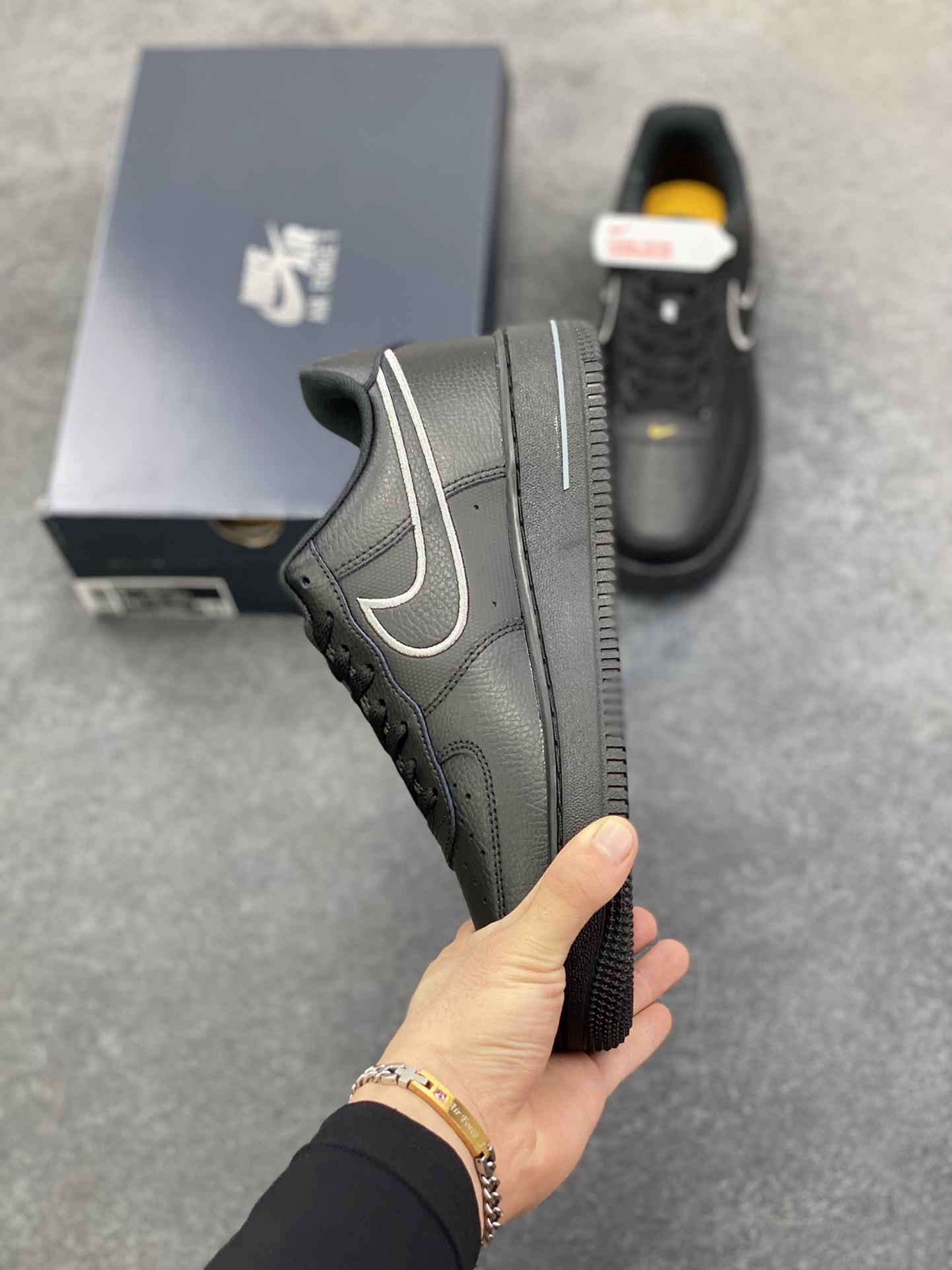 图片[3]-Nike Air Force 1 Low 07 黑黄 原楦头原纸板 打造纯正低帮空军版型 专注外贸渠道 全掌内置蜂窝气垫 原盒配件 原厂中底钢印、拉帮完美 货号：IB7677-001 尺码：36 36.5 37.5 38 38.5 39 40 40.5 41 42 42.5 43 44 44.5 45-选品中心