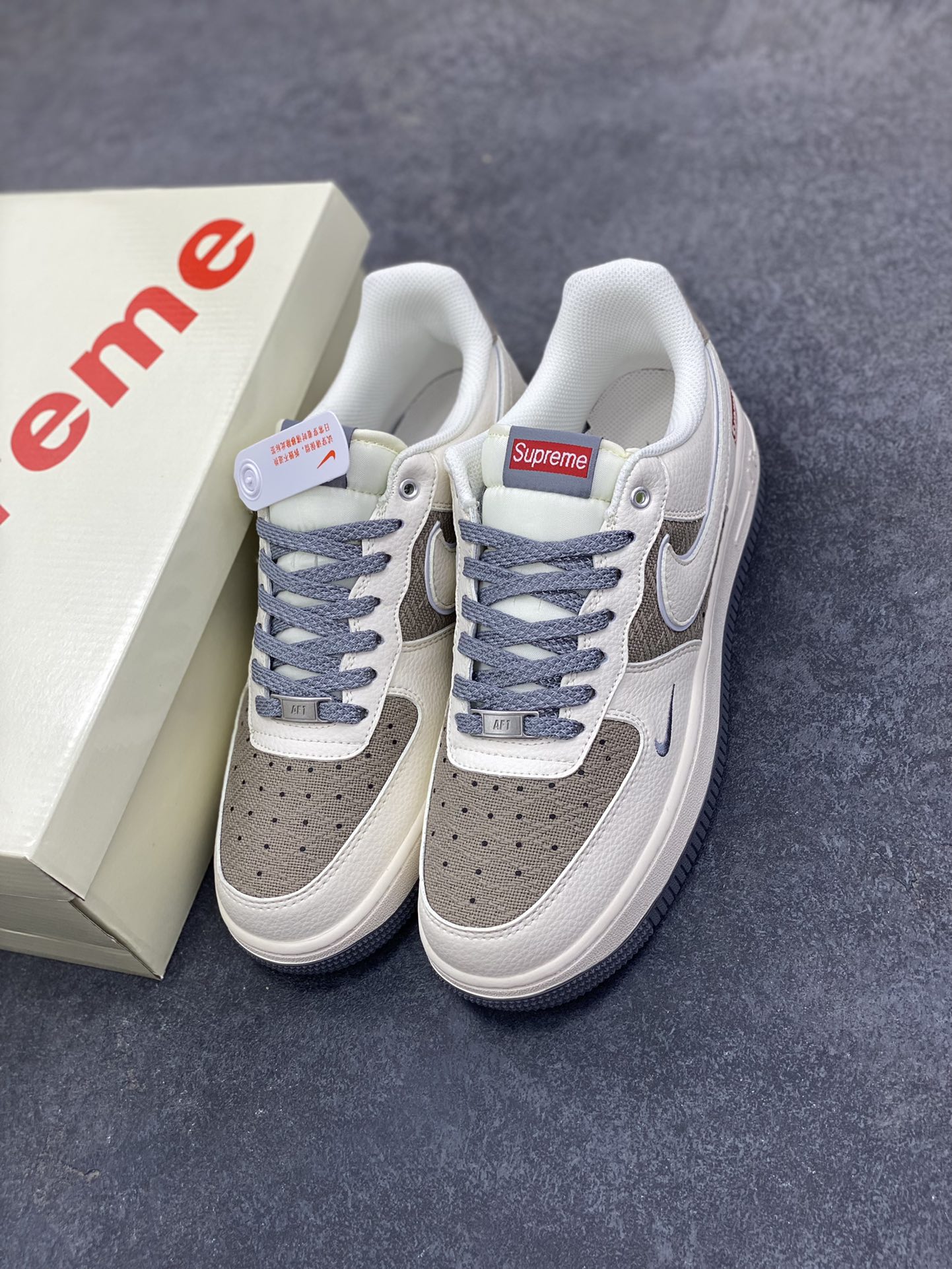 图片[8]-NIke Air Force 1 \’07 Low “Supreme联名——米灰帆布”空军一号 低帮 运动鞋 休闲鞋 折边针车 工艺难度大 原楦头原纸板 原装鞋盒 定制五金配件 内置全掌气垫 原厂鞋底 货号：XX3168-210 尺码：36 36.5 37.5 38 38.5 39 40 40.5 41 42 42.5 43 44 44.5 45-选品中心