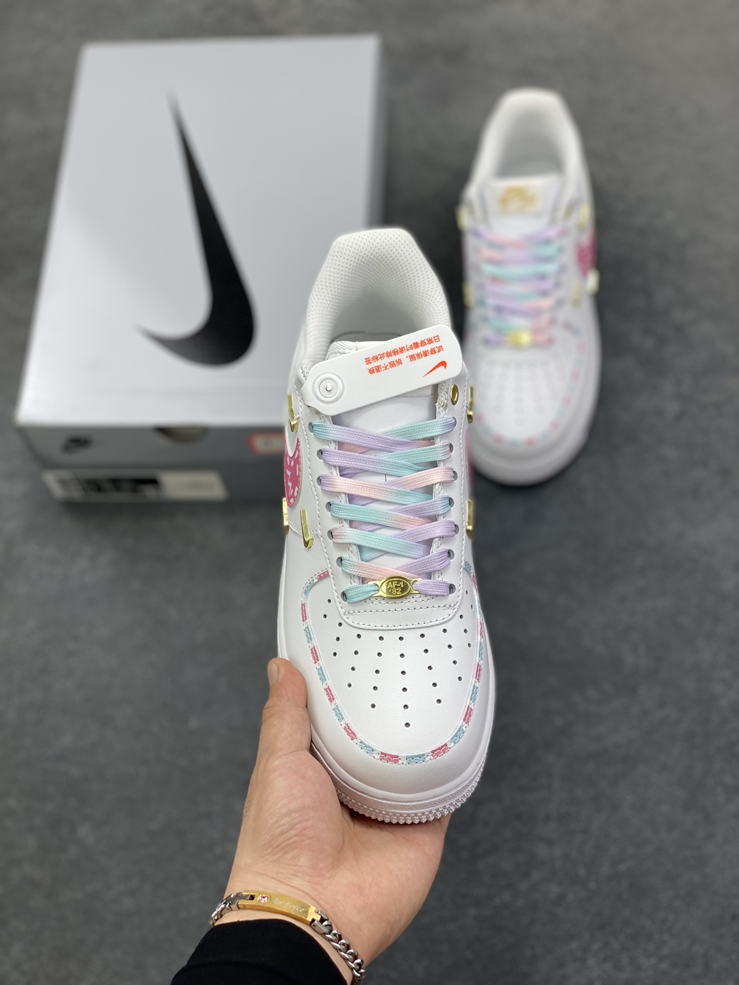 图片[2]-Nike Air Force 1 Low’07 四勾彩虹蛋糕 空军一号低帮休闲板鞋 定制皮料 定制鞋盒 原楦原纸板 纯正空军版型 内置全掌气垫 货号：ZH0316-115 尺码：36 36.5 37.5 38 38.5 39 40 40.5 41 42 42.5 43 44 44.5 45-选品中心