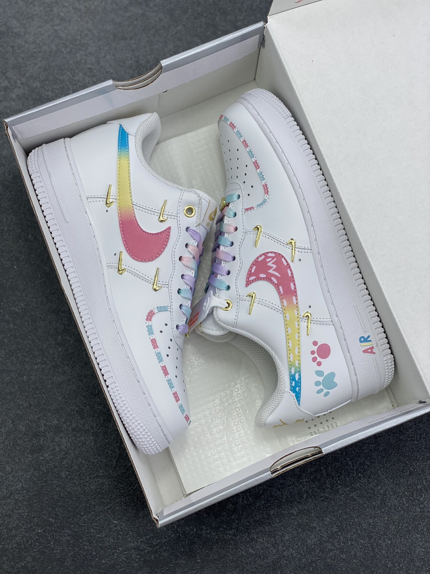 图片[9]-Nike Air Force 1 Low’07 四勾彩虹蛋糕 空军一号低帮休闲板鞋 定制皮料 定制鞋盒 原楦原纸板 纯正空军版型 内置全掌气垫 货号：ZH0316-115 尺码：36 36.5 37.5 38 38.5 39 40 40.5 41 42 42.5 43 44 44.5 45-选品中心