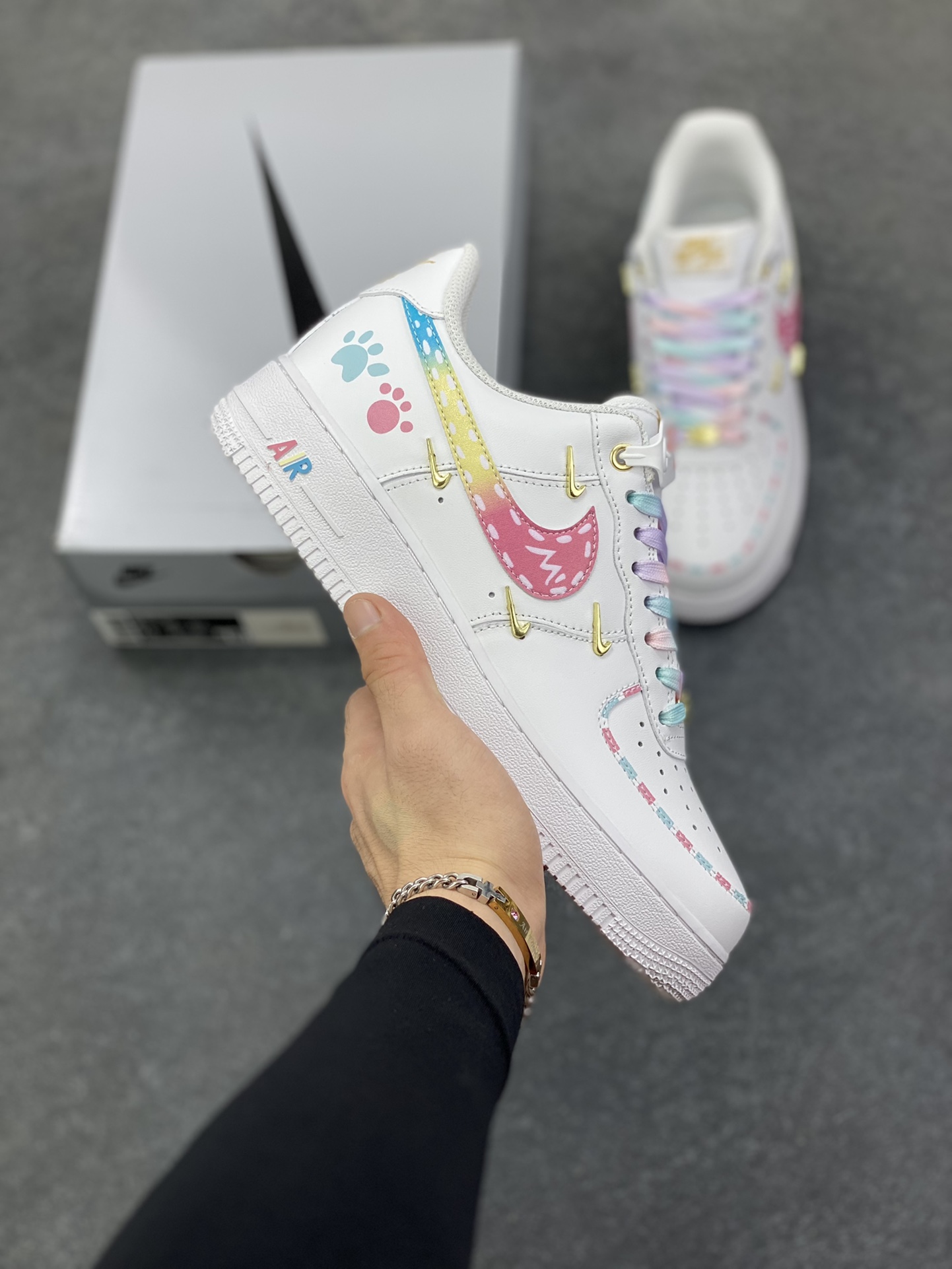 Nike Air Force 1 Low’07 四勾彩虹蛋糕 空军一号低帮休闲板鞋 定制皮料 定制鞋盒 原楦原纸板 纯正空军版型 内置全掌气垫 货号：ZH0316-115 尺码：36 36.5 37.5 38 38.5 39 40 40.5 41 42 42.5 43 44 44.5 45-选品中心