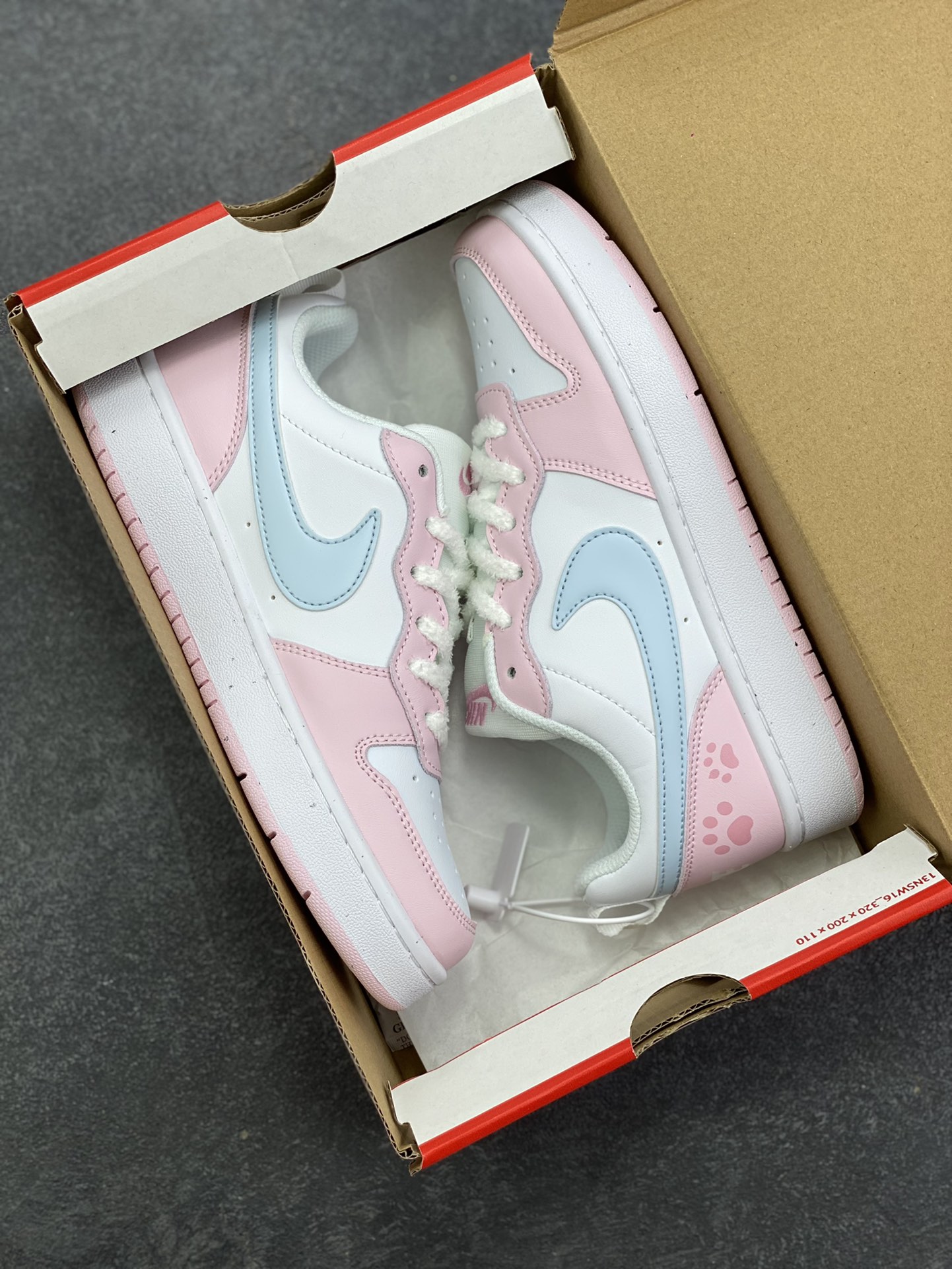 图片[9]-福利特价 Nike Court Borough 低帮百搭透气休闲运动板鞋男女鞋 经典耐用的设计，兼顾舒适脚感和出众风范，演绎匠心之作。结构性的支撑贴合感结合复古篮球设计，塑就场外全明星风范。 货号：DV5456-105 尺码：36 36.5 37.5 38 38.5 39 40 40.5 4142 42.5 43 44 44.5 45-选品中心