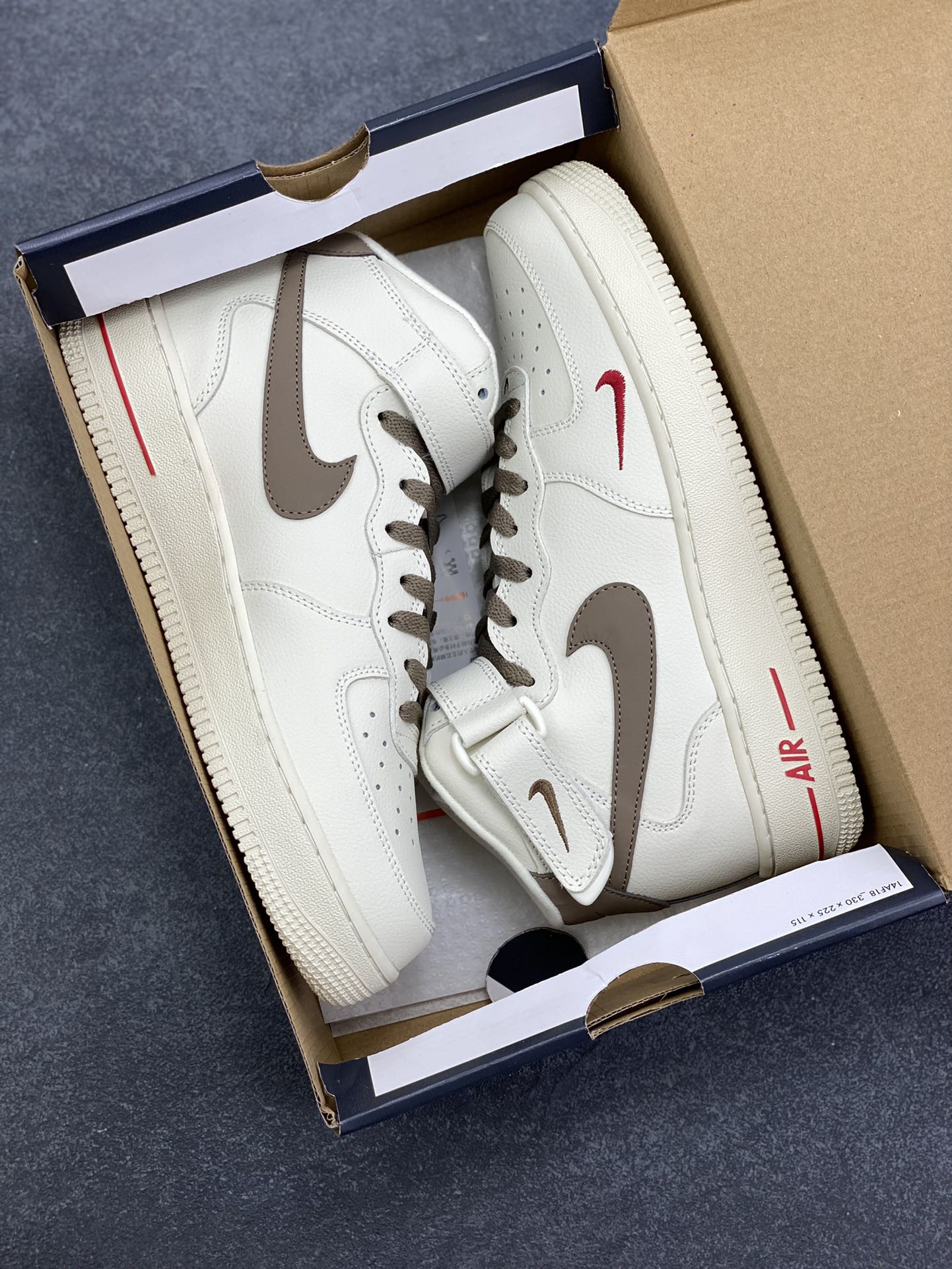 图片[9]-Nike Air Force 1‘07 奶咖浅褐 空军一号中帮休闲运动板鞋 原楦头原纸板 纯正空军版型专注外贸渠道 全掌内置蜂窝气垫 #原盒配件 原厂中底钢印、拉帮完美 货号：808123-996 尺码：36 36.5 37.5 38 38.5 39 40 40.5 41 42 42.5 43 44 44.5 45-选品中心