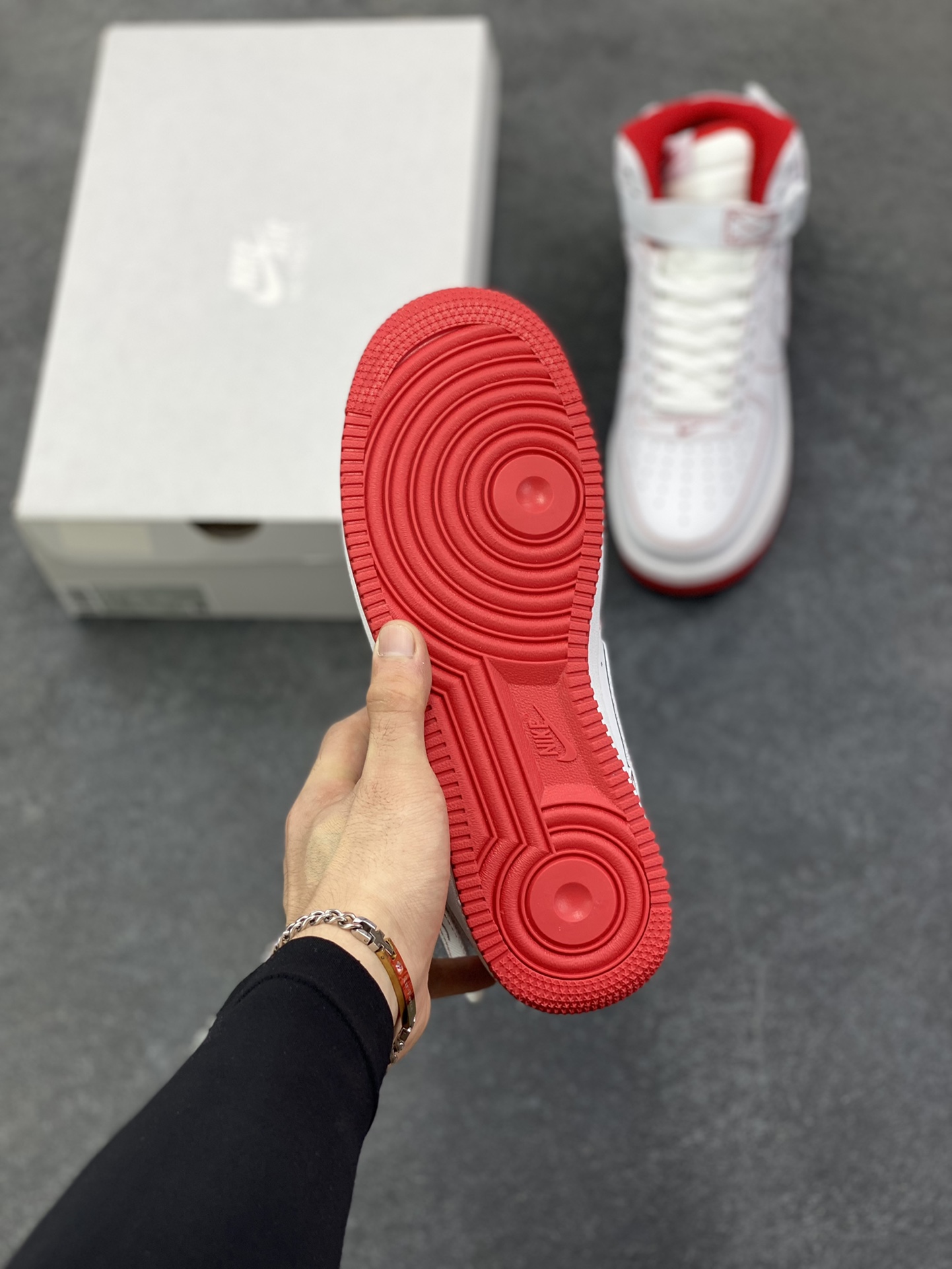 图片[5]-Nike Air Force 1‘07 红缝线 空军一号高帮休闲运动板鞋 原楦头原纸板 纯正空军版型专注外贸渠道 全掌内置蜂窝气垫 #原盒配件 原厂中底钢印、拉帮完美 货号：CV1753-100 尺码：36 36.5 37.5 38 38.5 39 40 40.5 41 42 42.5 43 44 44.5 45-选品中心