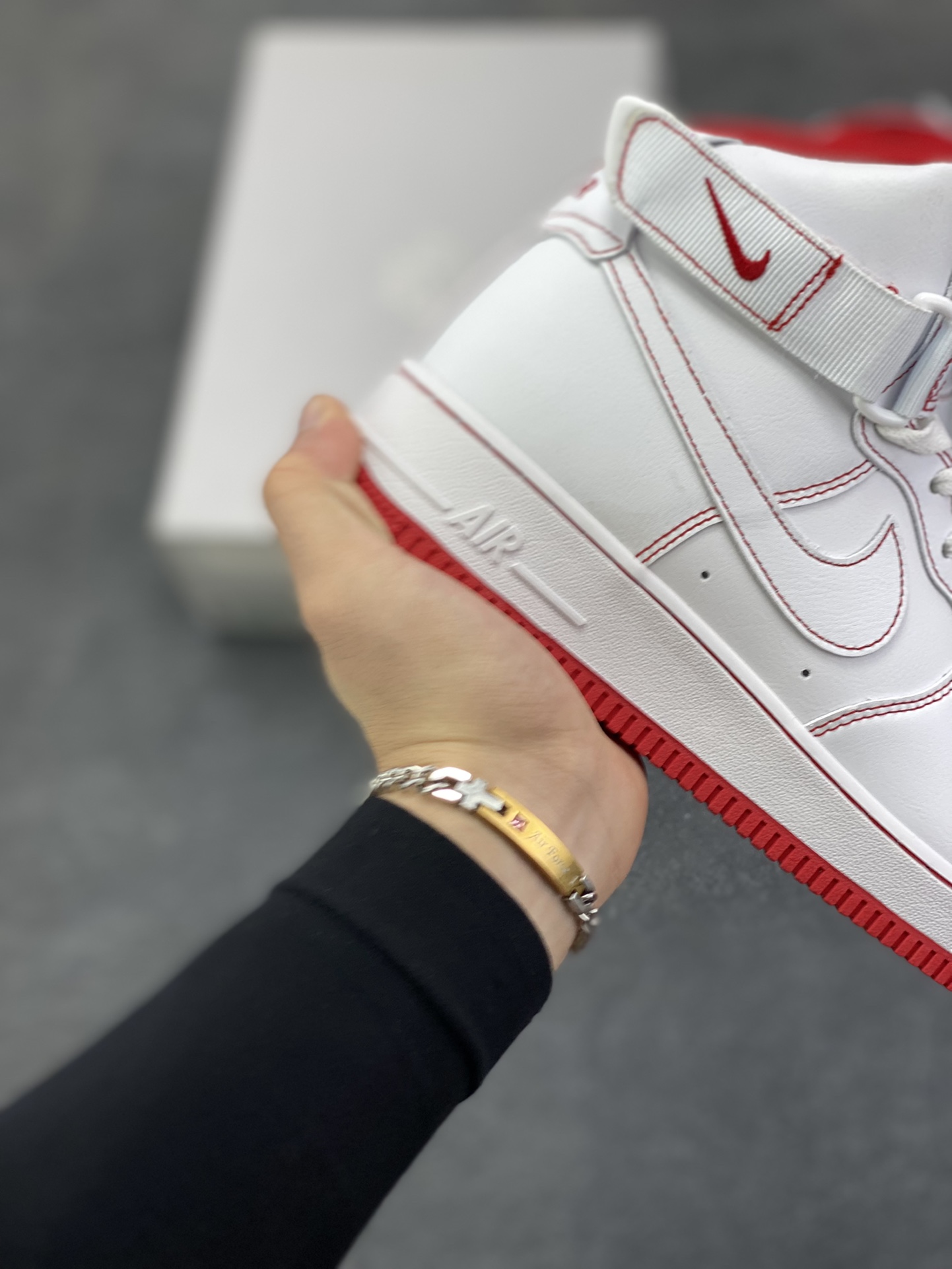 图片[6]-Nike Air Force 1‘07 红缝线 空军一号高帮休闲运动板鞋 原楦头原纸板 纯正空军版型专注外贸渠道 全掌内置蜂窝气垫 #原盒配件 原厂中底钢印、拉帮完美 货号：CV1753-100 尺码：36 36.5 37.5 38 38.5 39 40 40.5 41 42 42.5 43 44 44.5 45-选品中心