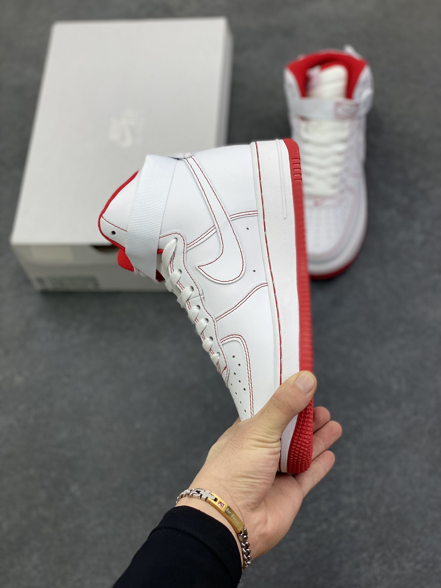 图片[3]-Nike Air Force 1‘07 红缝线 空军一号高帮休闲运动板鞋 原楦头原纸板 纯正空军版型专注外贸渠道 全掌内置蜂窝气垫 #原盒配件 原厂中底钢印、拉帮完美 货号：CV1753-100 尺码：36 36.5 37.5 38 38.5 39 40 40.5 41 42 42.5 43 44 44.5 45-选品中心