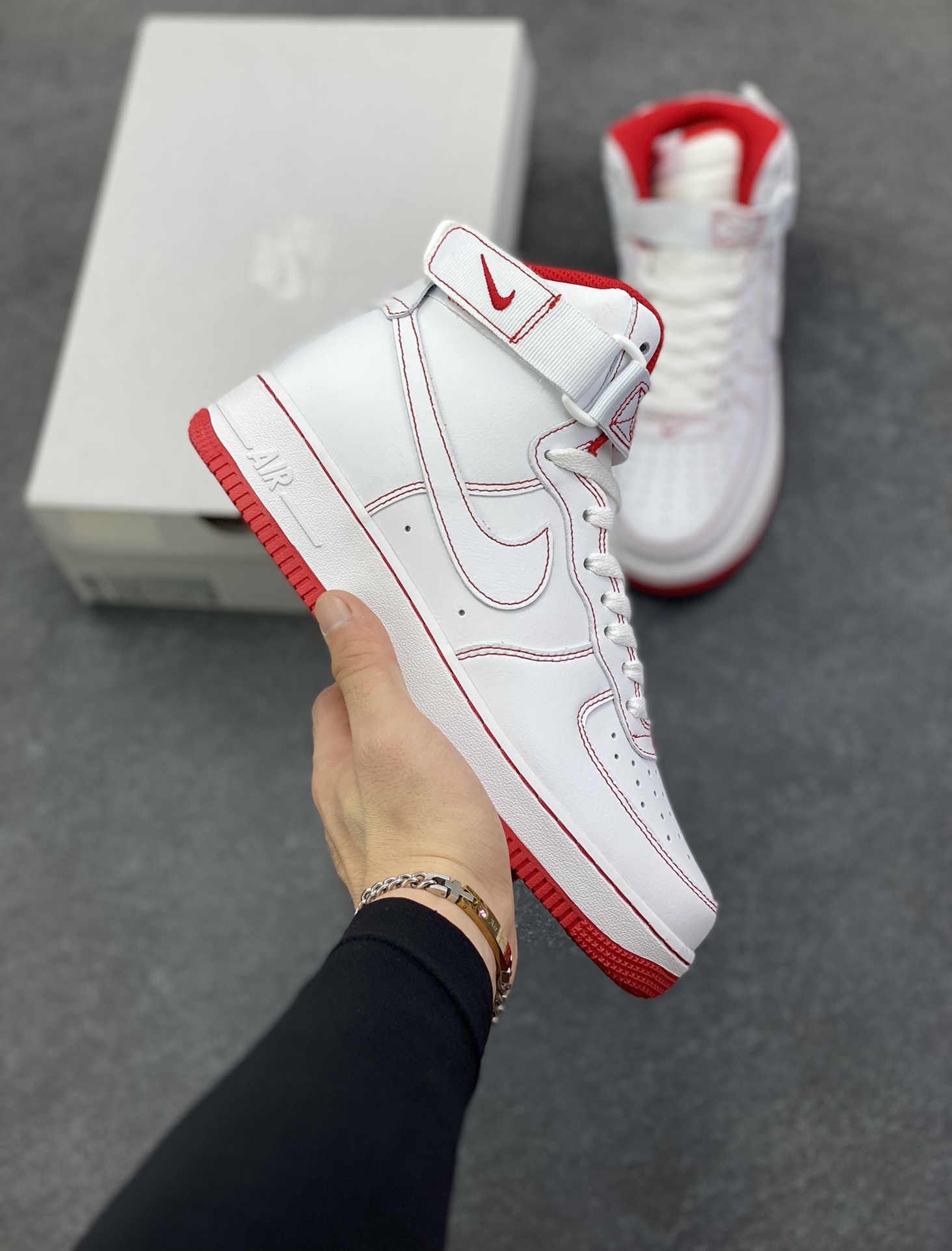 Nike Air Force 1‘07 红缝线 空军一号高帮休闲运动板鞋 原楦头原纸板 纯正空军版型专注外贸渠道 全掌内置蜂窝气垫 #原盒配件 原厂中底钢印、拉帮完美 货号：CV1753-100 尺码：36 36.5 37.5 38 38.5 39 40 40.5 41 42 42.5 43 44 44.5 45-选品中心