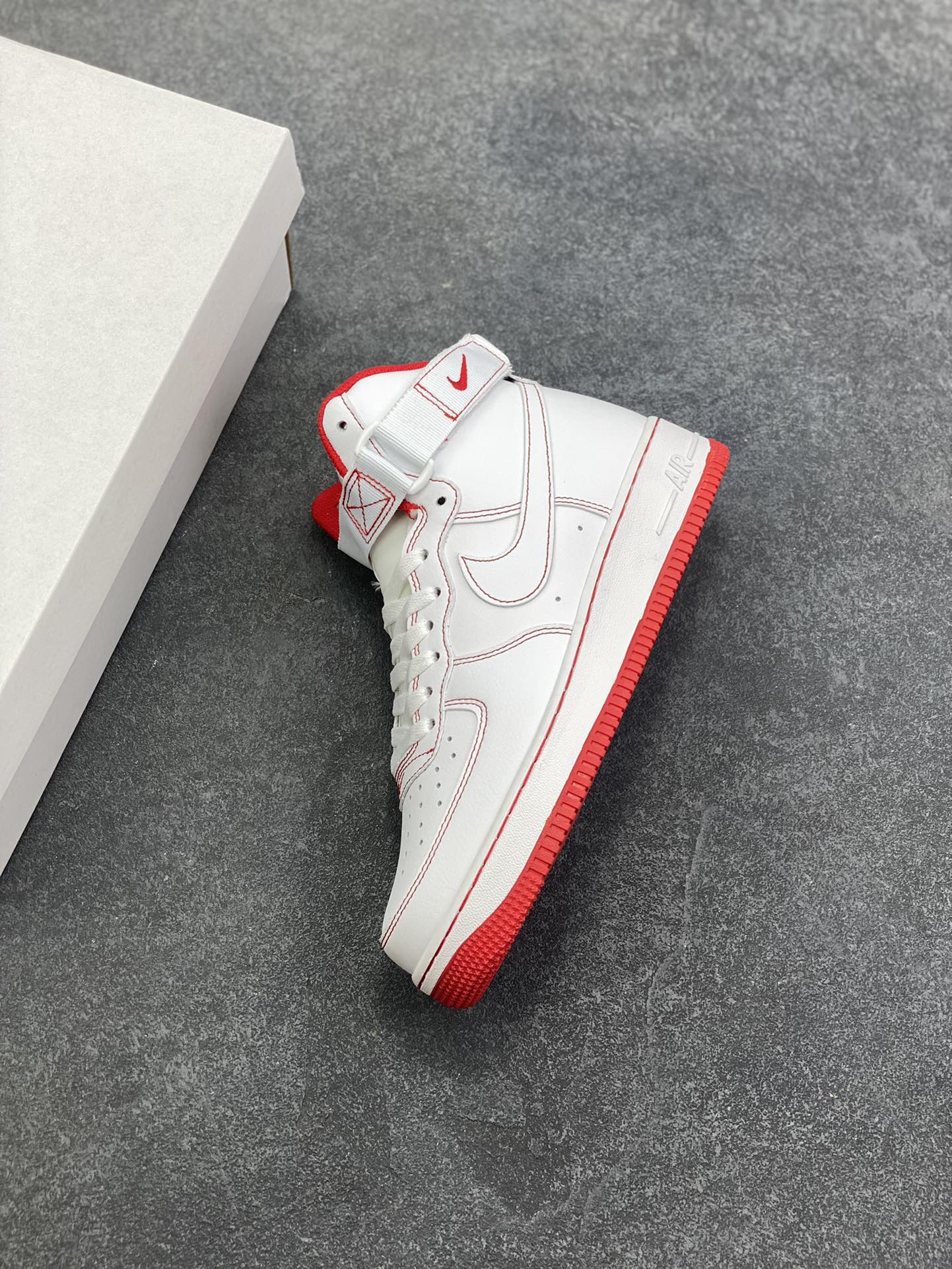 图片[7]-Nike Air Force 1‘07 红缝线 空军一号高帮休闲运动板鞋 原楦头原纸板 纯正空军版型专注外贸渠道 全掌内置蜂窝气垫 #原盒配件 原厂中底钢印、拉帮完美 货号：CV1753-100 尺码：36 36.5 37.5 38 38.5 39 40 40.5 41 42 42.5 43 44 44.5 45-选品中心