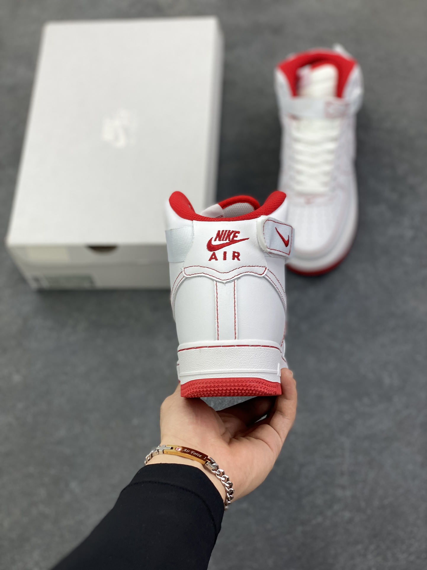 图片[4]-Nike Air Force 1‘07 红缝线 空军一号高帮休闲运动板鞋 原楦头原纸板 纯正空军版型专注外贸渠道 全掌内置蜂窝气垫 #原盒配件 原厂中底钢印、拉帮完美 货号：CV1753-100 尺码：36 36.5 37.5 38 38.5 39 40 40.5 41 42 42.5 43 44 44.5 45-选品中心
