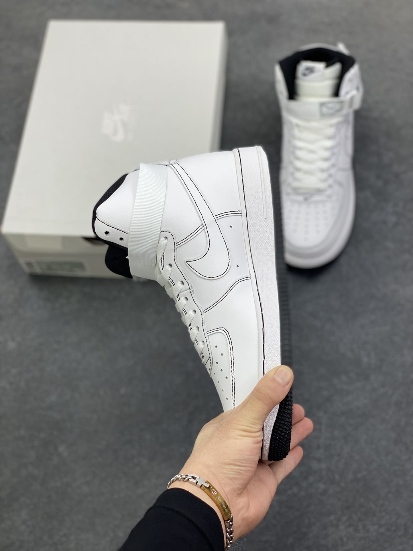 图片[3]-Nike Air Force 1‘07 黑缝线 空军一号高帮休闲运动板鞋 原楦头原纸板 纯正空军版型专注外贸渠道 全掌内置蜂窝气垫 #原盒配件 原厂中底钢印、拉帮完美 货号：CV1753-001 尺码：36 36.5 37.5 38 38.5 39 40 40.5 41 42 42.5 43 44 44.5 45-选品中心