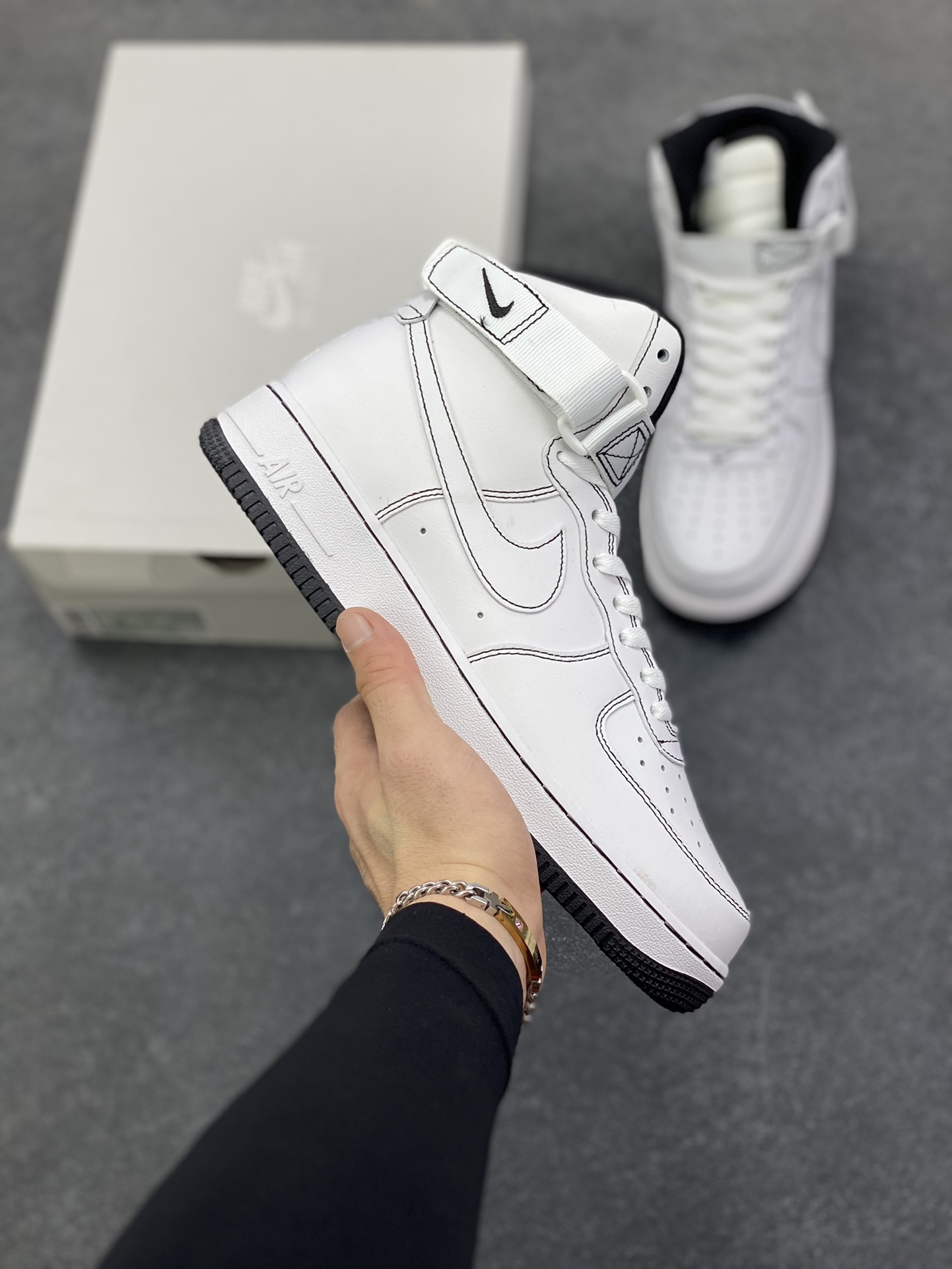 Nike Air Force 1‘07 黑缝线 空军一号高帮休闲运动板鞋 原楦头原纸板 纯正空军版型专注外贸渠道 全掌内置蜂窝气垫 #原盒配件 原厂中底钢印、拉帮完美 货号：CV1753-001 尺码：36 36.5 37.5 38 38.5 39 40 40.5 41 42 42.5 43 44 44.5 45-选品中心