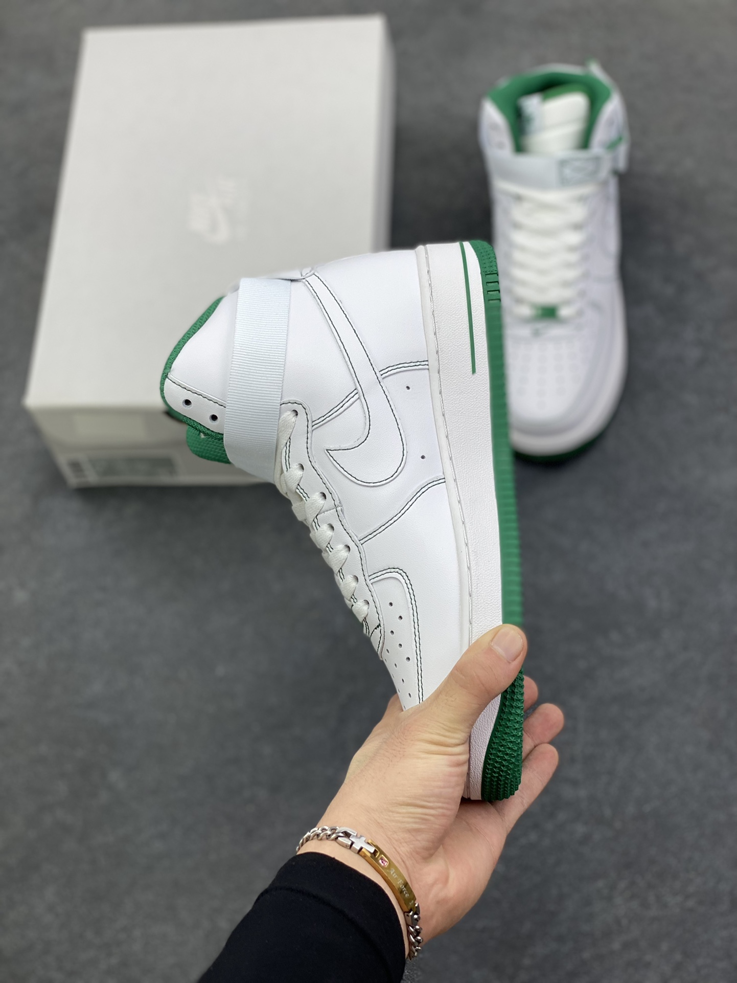 图片[3]-Nike Air Force 1‘07 绿缝线 空军一号高帮休闲运动板鞋 原楦头原纸板 纯正空军版型专注外贸渠道 全掌内置蜂窝气垫 #原盒配件 原厂中底钢印、拉帮完美 货号：CV1753-101 尺码：36 36.5 37.5 38 38.5 39 40 40.5 41 42 42.5 43 44 44.5 45-选品中心