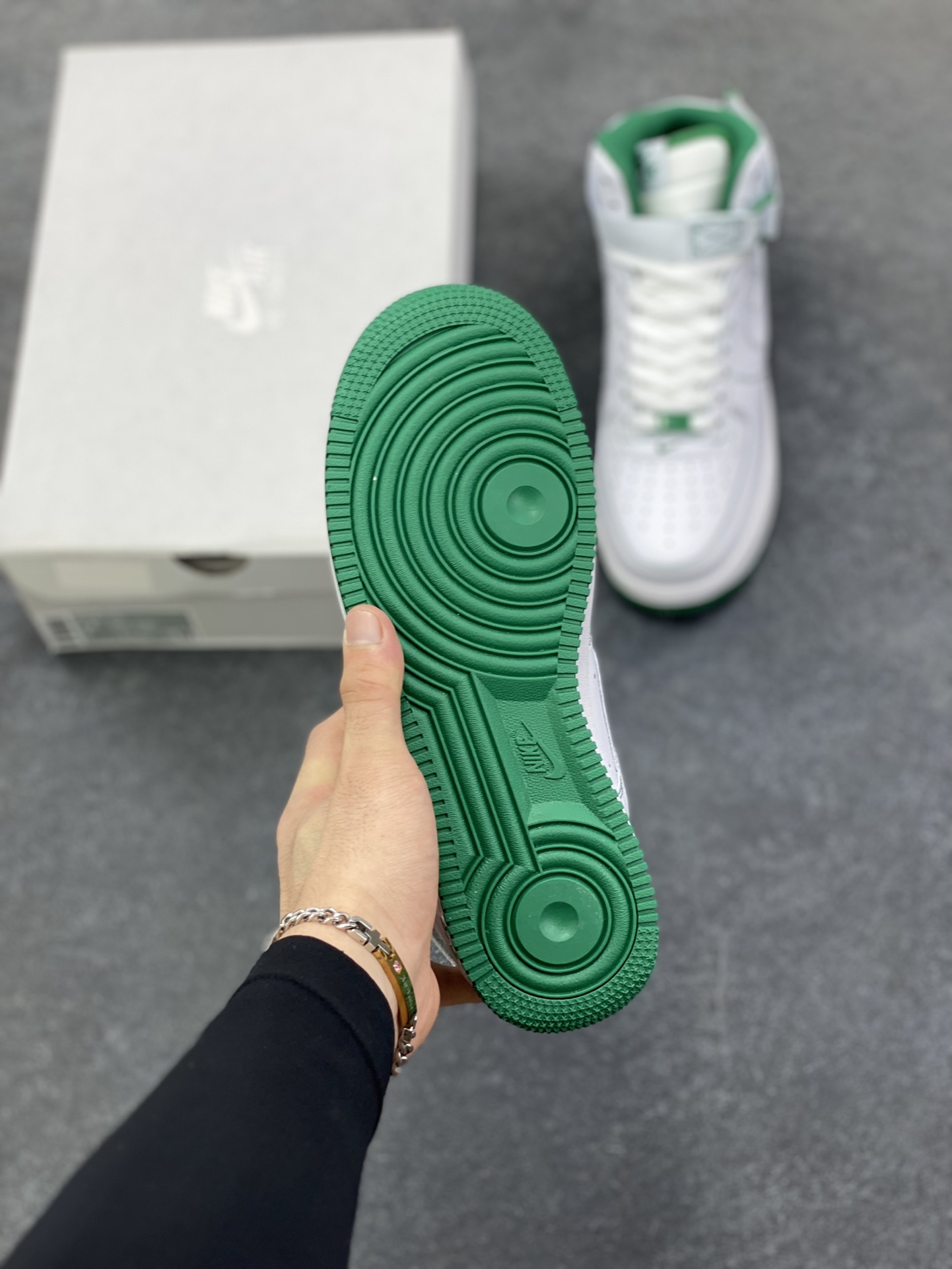 图片[5]-Nike Air Force 1‘07 绿缝线 空军一号高帮休闲运动板鞋 原楦头原纸板 纯正空军版型专注外贸渠道 全掌内置蜂窝气垫 #原盒配件 原厂中底钢印、拉帮完美 货号：CV1753-101 尺码：36 36.5 37.5 38 38.5 39 40 40.5 41 42 42.5 43 44 44.5 45-选品中心