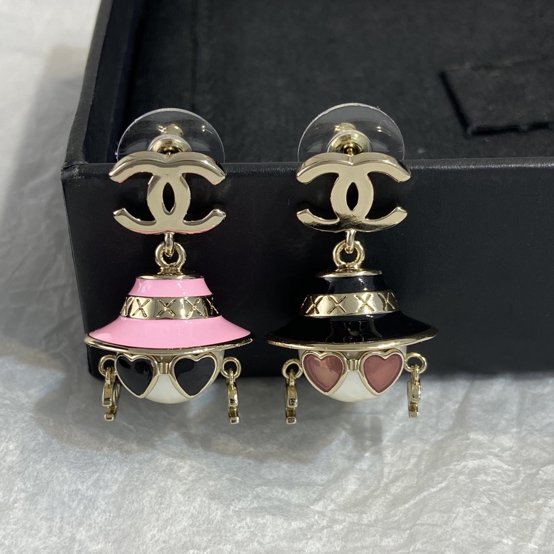【XE0392】 【Perfume Pendientes de Muñeco Robot】 ¡Lo más nuevo de otoño-invierno 25! Pendientes de rosa y negro, un millón…