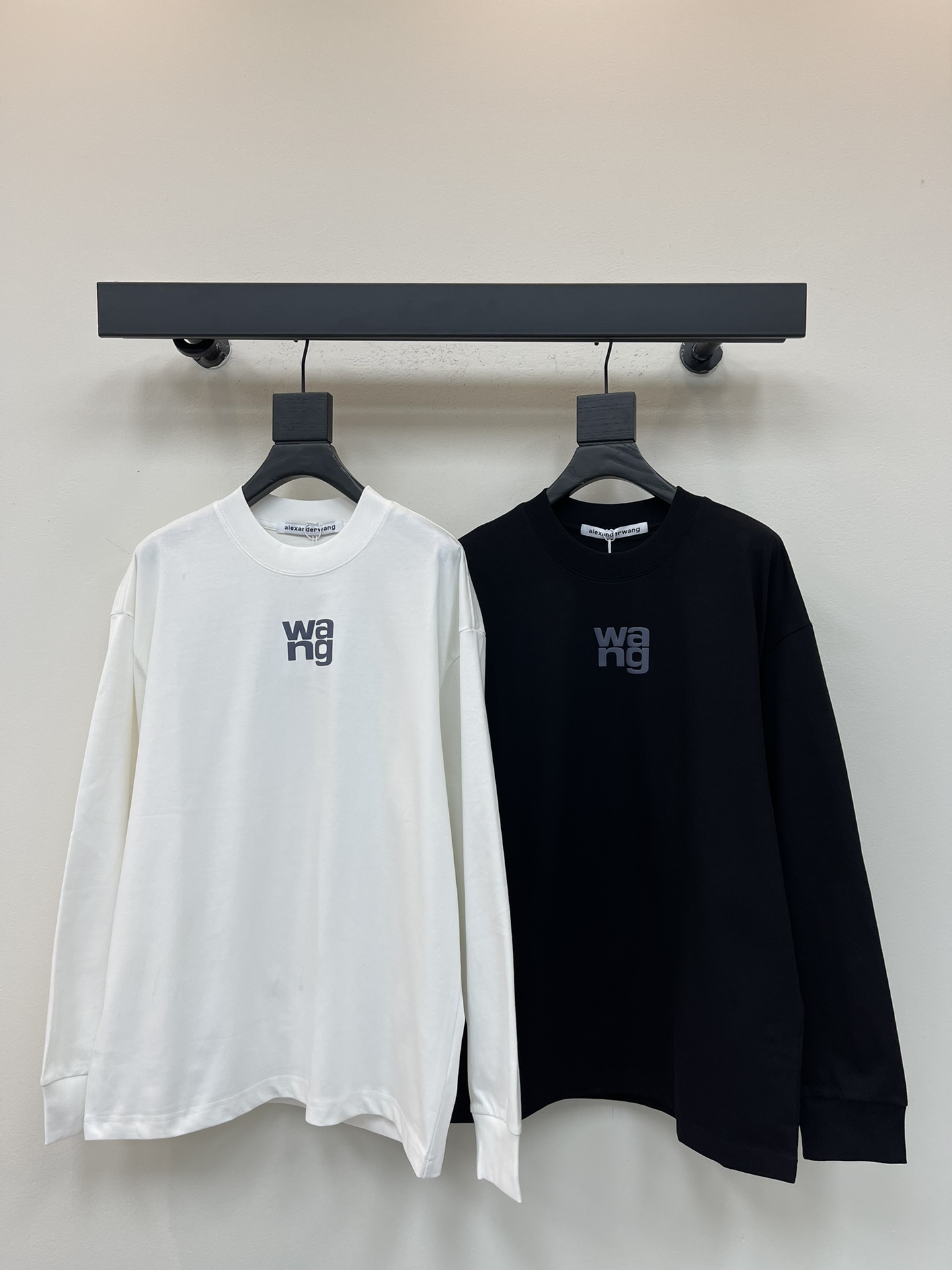 NO:502341,wang Dawang Customized fabric dyeing, high-quality cotton, soft and comfortable feel, clean and delicate cloth, weight 300, loose fit, exquisite and durable, versatile, perfect details, comparable to the same style of men and women, alexander wang, alexander wang19860909wang 大王 面料定制定染 采用优质全棉 手感柔软舒适 布面干净细腻 克重300 宽松版型 精致耐看百搭款 完美细节 媲美做男女同款SMLXL,,alexander wang,alexander wang,Women's clothing