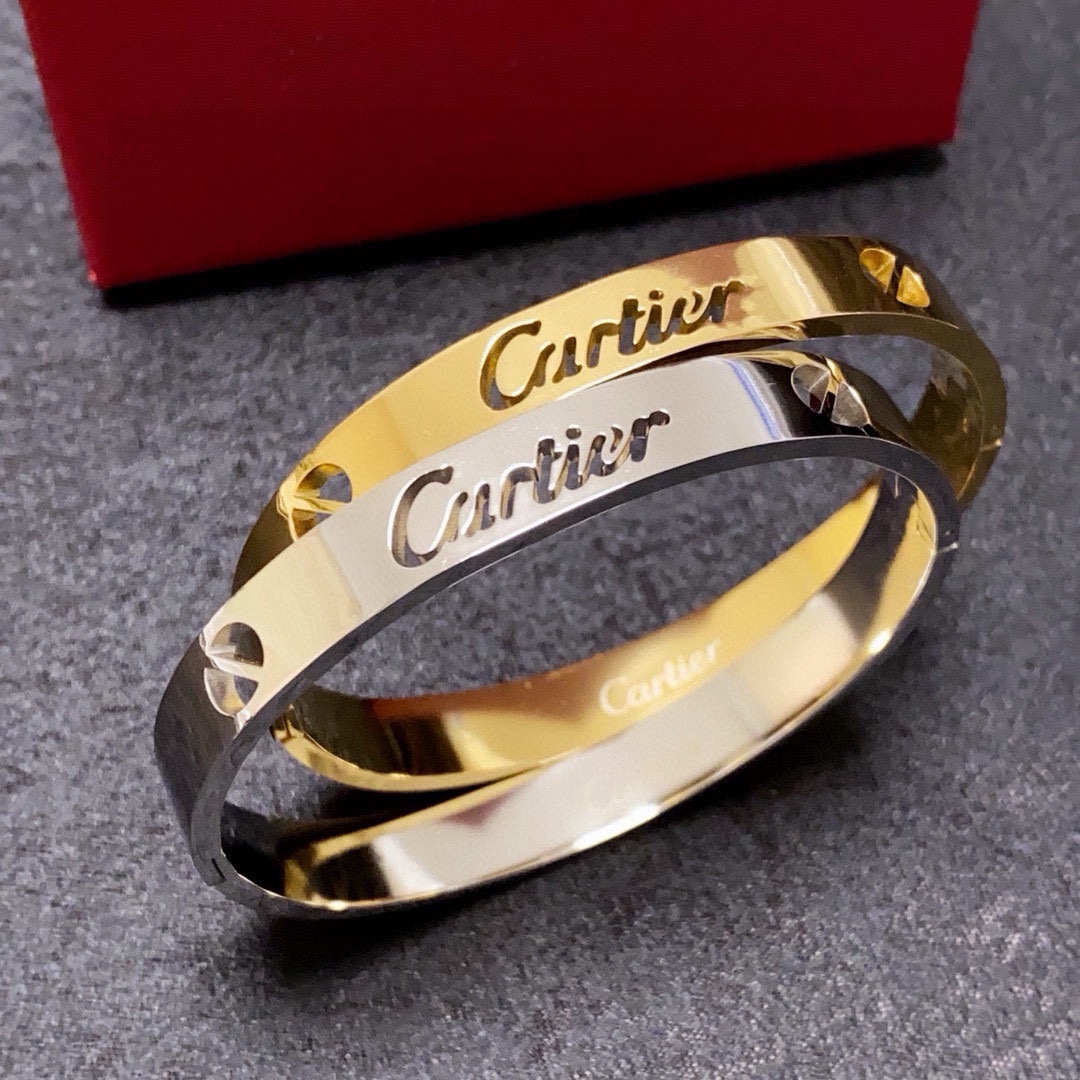 NO:383233,Cartier's latest release on the official website of Cartier. The hot hollow bracelet imported from the 18k high-end customization top-level craftsmanship. The counter logo is clear and the 360-degree no blind spots!  Brand new narrow version design makes it more exquisite ~ Such beautiful things You must have super white, fine jewelry, cartier, cartier, bracelet19860909Cartier 卡地亚官网最新发布 火爆镂空手镯进口精工保色18k高端定制顶级工艺 专柜logo刻字清晰 360度无死角！全新的窄版设计 更显精致～如此美物 你必须拥有超级显白,饰品精品,cartier,cartier,bracelet,Jewelry