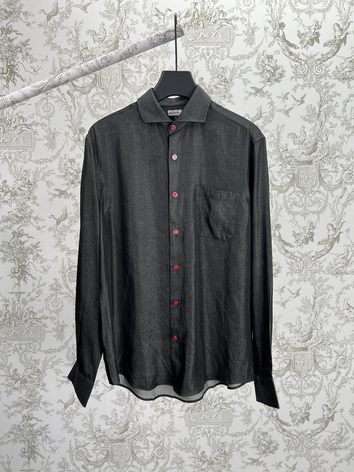 NO:523946,Kiton 25ss new casual solid color chest with patch pocket long-sleeved shirt!  Code number M.L.XL.XXL.XXXL.,shirts,alexander wang19860909Kiton 25ss新款休闲纯色胸口饰有贴袋长袖衬衫！ 码数M.L.XL.XXL.XXXL.,,shirts,alexander wang,Men's clothing