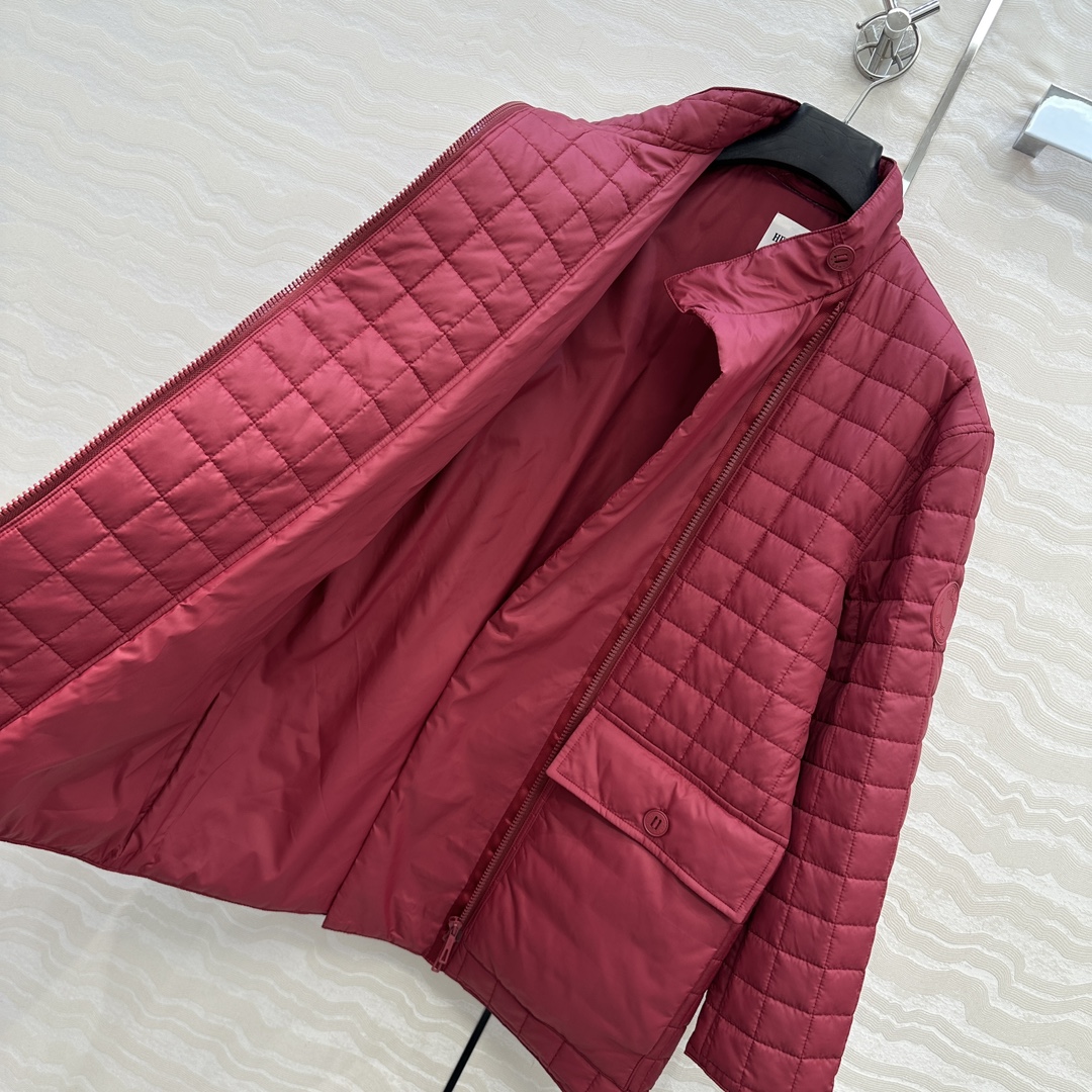 独家首发❤️原单品质，H菱形绗缝夹棉外套，系腰带设计中长款棉服。立体侧双开拉链设计，进口机压线格工艺，原