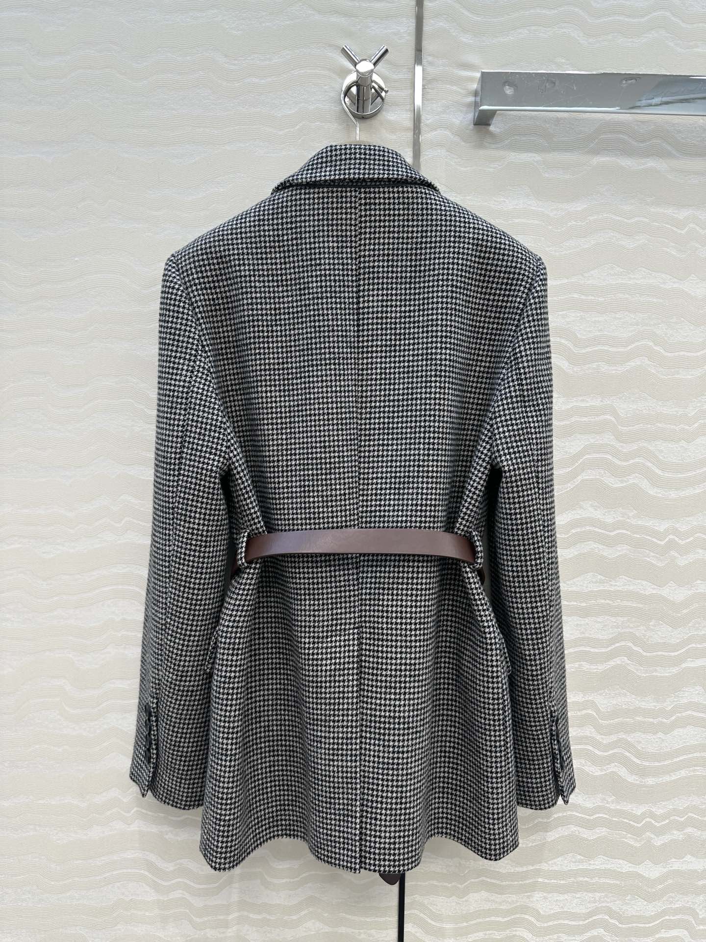 独家首发，高端原单品质❤️Bc行走的高定，长期主义老钱风穿搭，独家定制面料羊毛西装外套。配送真皮腰带，潇