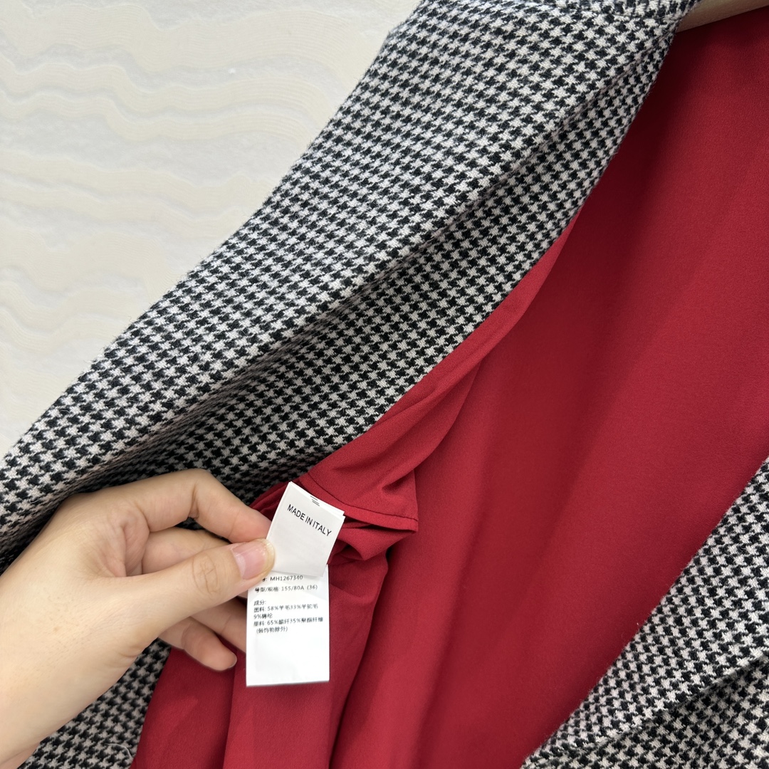 独家首发，高端原单品质❤️Bc行走的高定，长期主义老钱风穿搭，独家定制面料羊毛西装外套。配送真皮腰带，潇