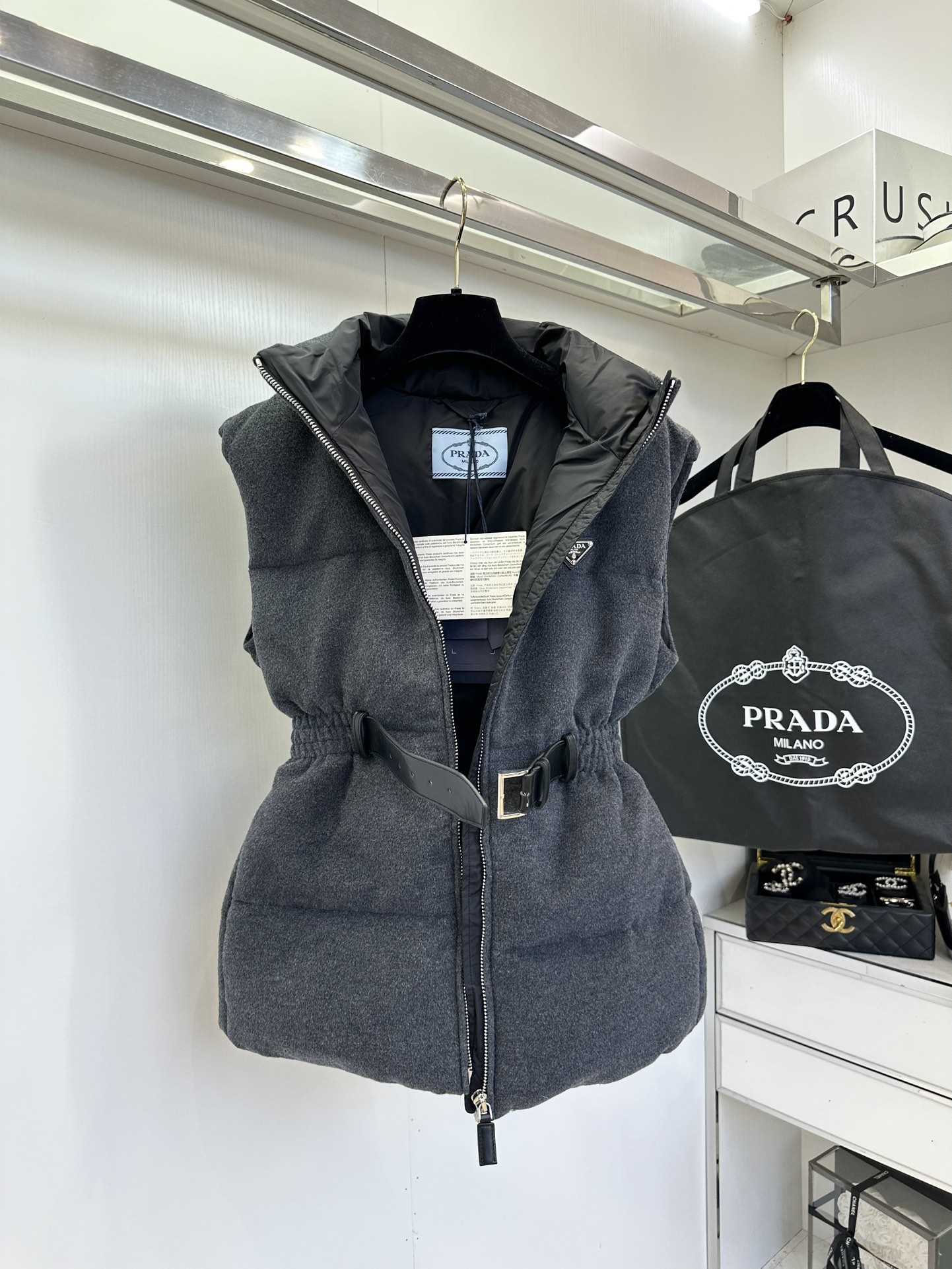Belted Padded Vest with Stand Collar, Wool Material, and Classic Checkered Pattern 5 i1757921139 3809 3