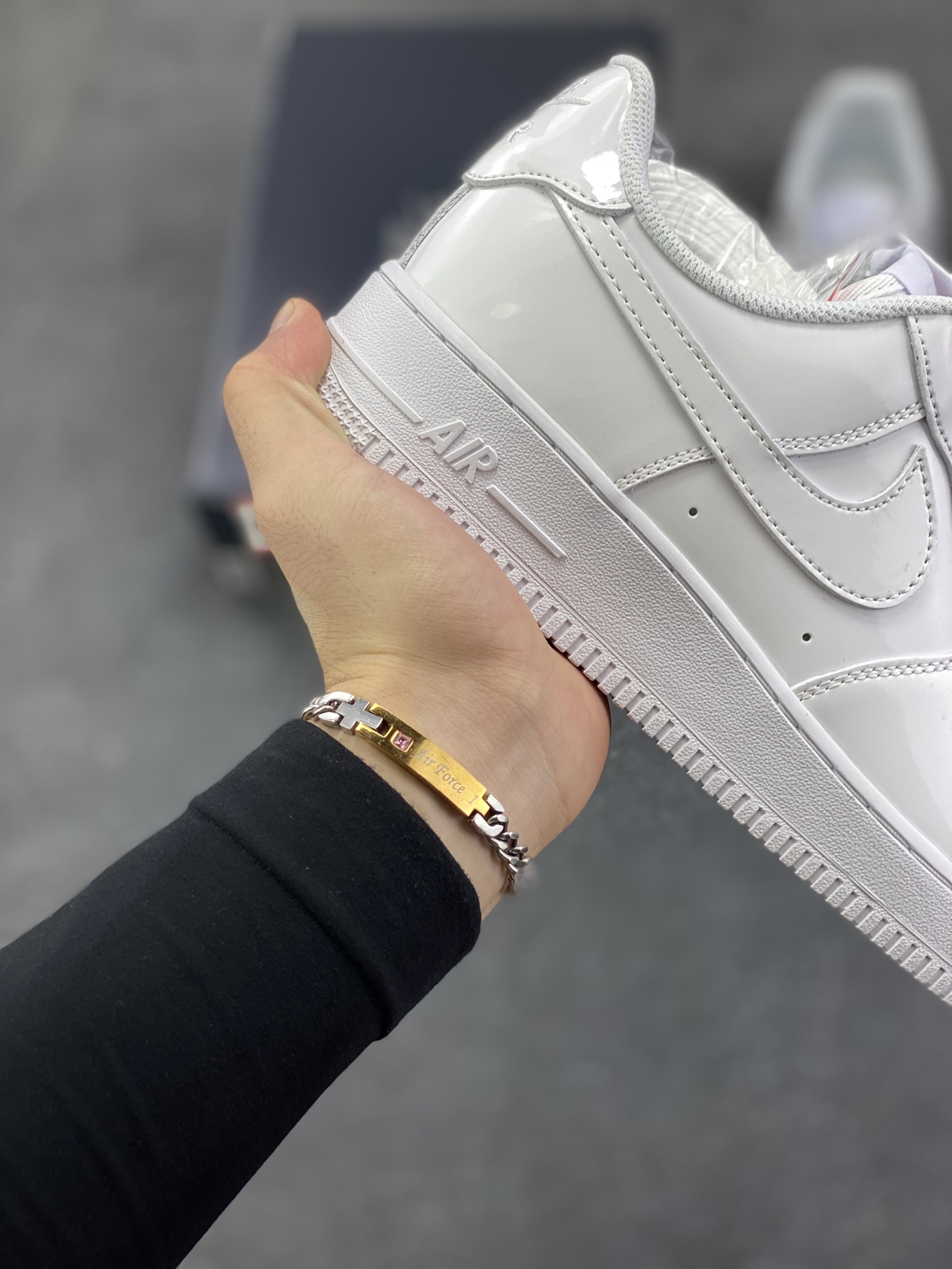 图片[6]-Nike Air Force 1 Low 全白镜面漆皮 原楦头原纸板 打造纯正空军版型 专注外贸渠道 全掌内置蜂窝气垫 原盒配件 原厂中底钢印、拉帮完美 货号：CW2288-112 尺码：36 36.5 37.5 38 38.5 39 40 40.5 41 42 42.5 43 44 44.5 45-选品中心