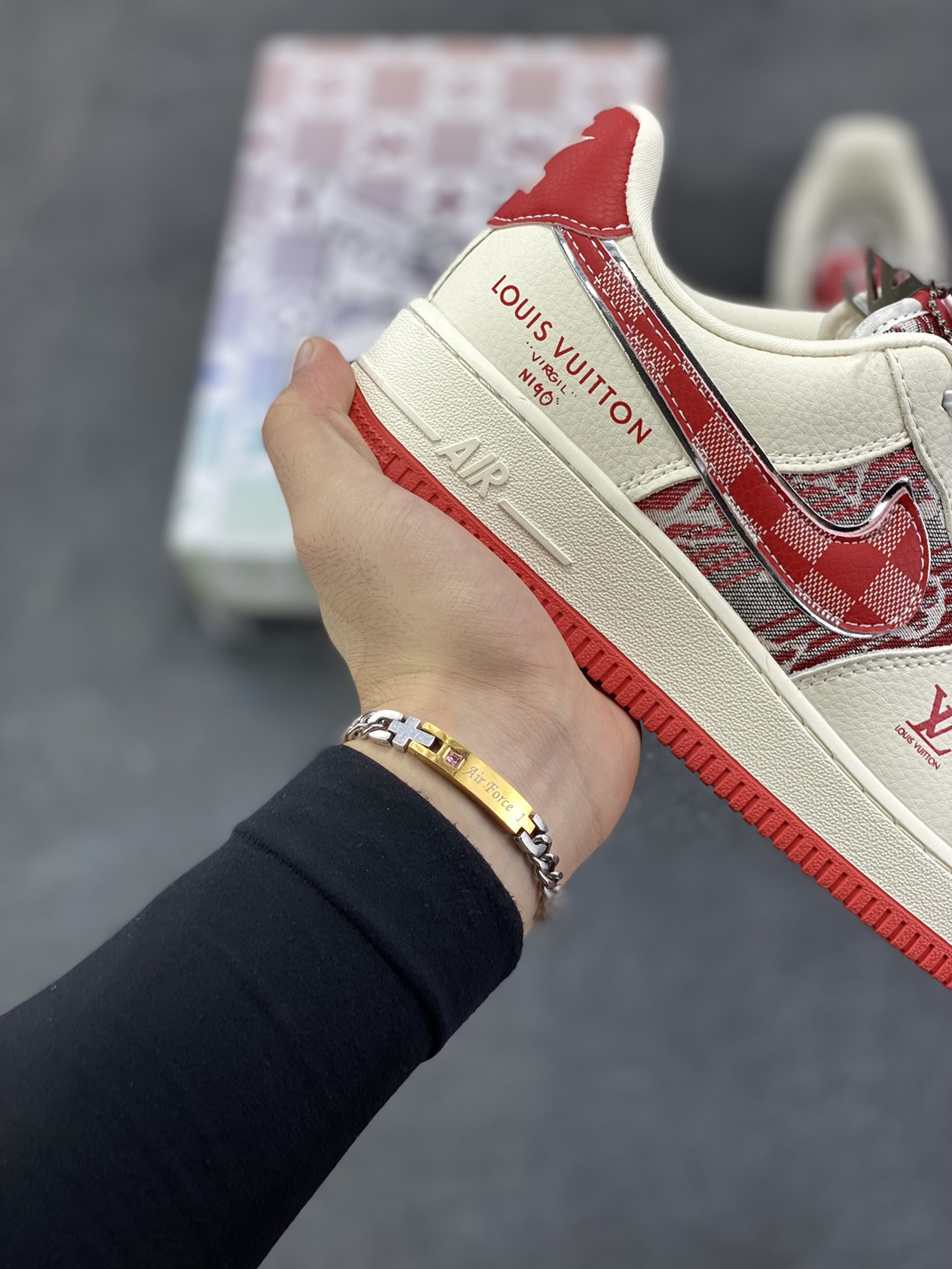 图片[6]-高端定制Nike Air Force 1 \’07 Low “路易威登LV联名— 白红帆布印花” 高端定制 低帮休闲板鞋 定制鞋盒 大厂纯原品质出货 超高清洁度 皮料切割干净无任何毛边 细节完美 货号：XL1979-109 尺码：36 36.5 37.5 38 38.5 39 40 40.5 41 42 42.5 43 44 44.5 45-选品中心
