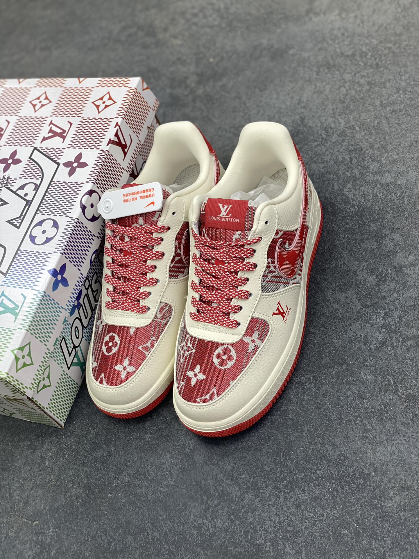 图片[8]-高端定制Nike Air Force 1 \’07 Low “路易威登LV联名— 白红帆布印花” 高端定制 低帮休闲板鞋 定制鞋盒 大厂纯原品质出货 超高清洁度 皮料切割干净无任何毛边 细节完美 货号：XL1979-109 尺码：36 36.5 37.5 38 38.5 39 40 40.5 41 42 42.5 43 44 44.5 45-选品中心