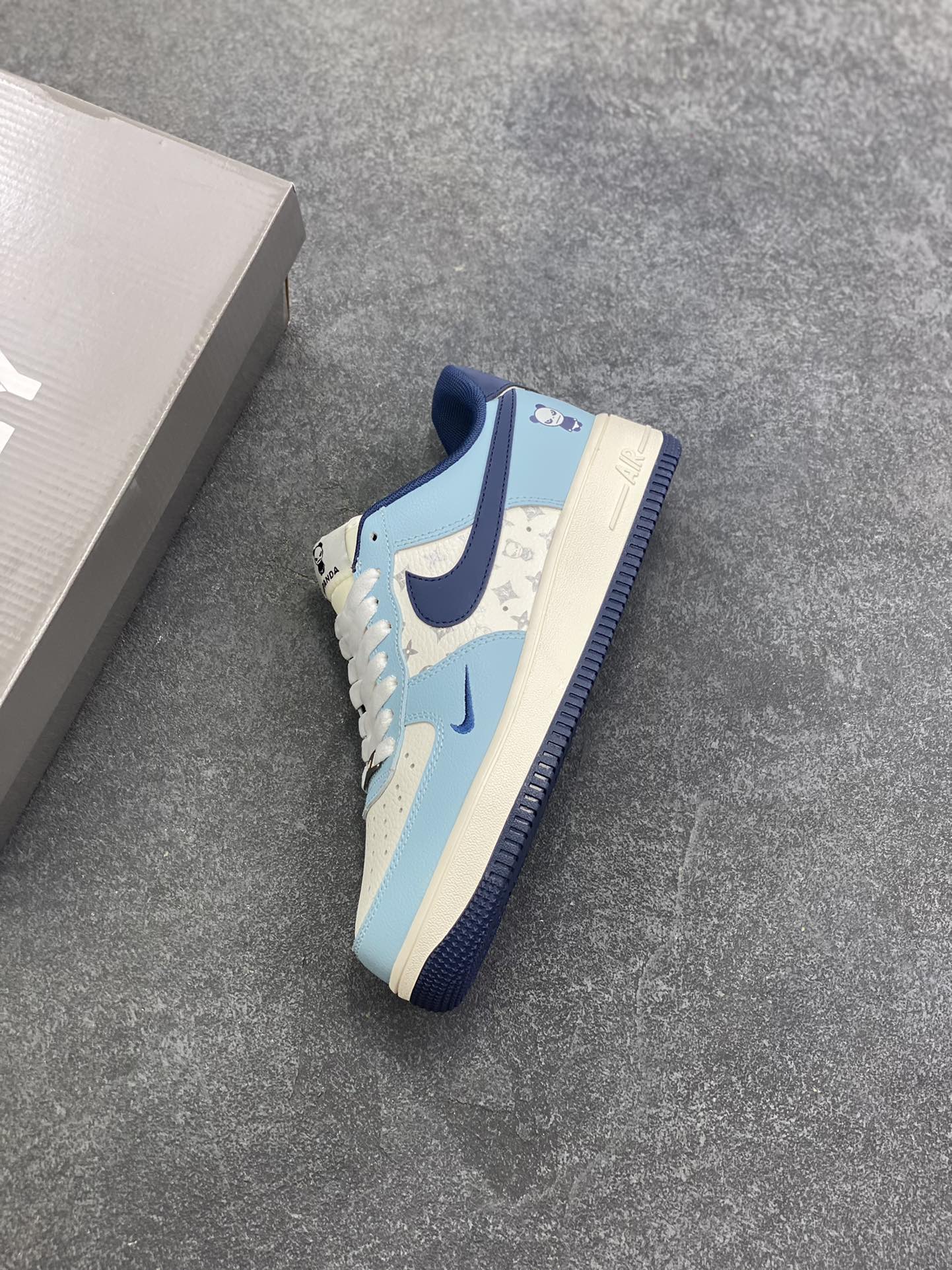 图片[7]-NIke Air Force 1 \’07 Low “暴力熊联名–白黑印花”空军一号 低帮 运动鞋 休闲鞋 折边针车 工艺难度大 原楦头原纸板 原装鞋盒 定制五金配件 内置全掌气垫 原厂鞋底 货号：AM1588-010 尺码：36 36.5 37.5 38 38.5 39 40 40.5 41 42 42.5 43 44 44.5 45-选品中心