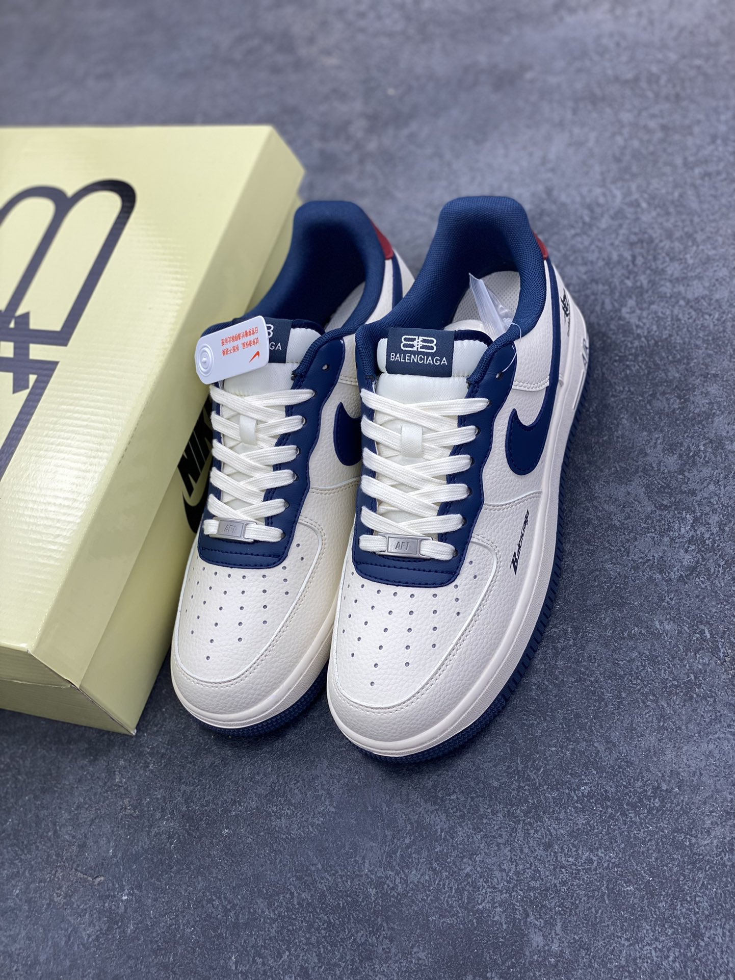 图片[8]-高端定制Nike Air Force 1 \’07 Low “巴黎世家联名—— 米白红蓝钩” 高端定制 低帮休闲板鞋 定制鞋盒 大厂纯原品质出货 超高清洁度 皮料切割干净无任何毛边 细节完美 货号：XD2588-604 尺码：36 36.5 37.5 38 38.5 39 40 40.5 41 42 42.5 43 44 44.5 45-选品中心