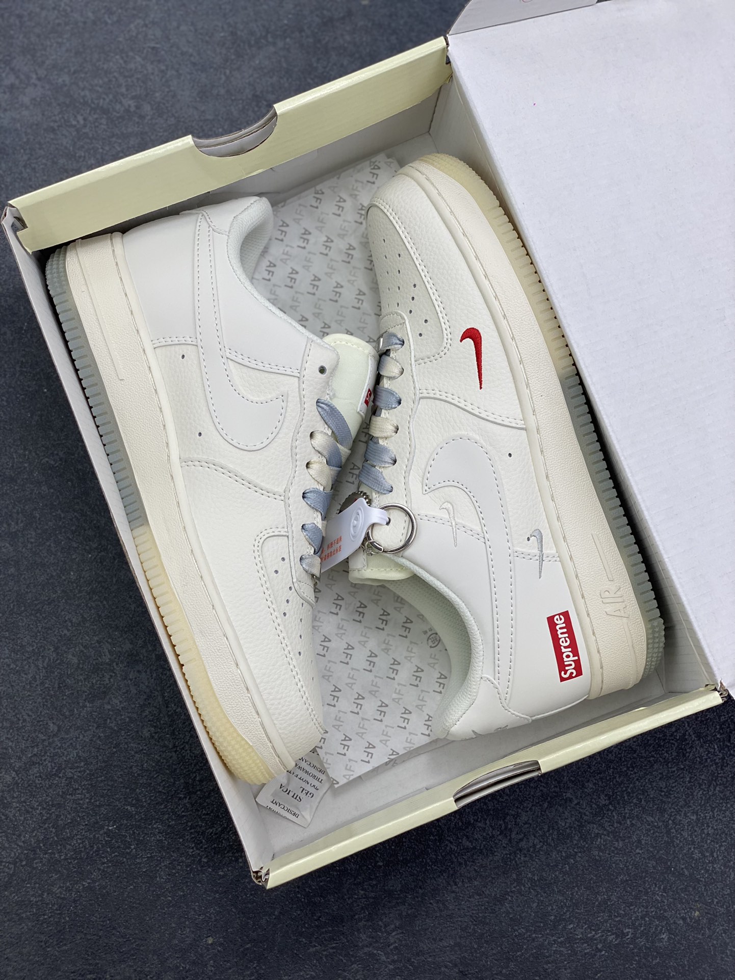 图片[9]-NIke Air Force 1 \’07 Low “Supreme联名——米灰水晶底”空军一号 低帮 运动鞋 休闲鞋 折边针车 工艺难度大 原楦头原纸板 原装鞋盒 定制五金配件 内置全掌气垫 原厂鞋底 货号：XX3168-178 尺码：36 36.5 37.5 38 38.5 39 40 40.5 41 42 42.5 43 44 44.5 45-选品中心