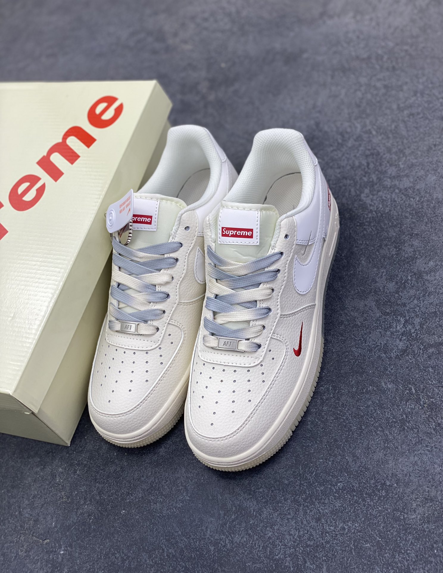 图片[8]-NIke Air Force 1 \’07 Low “Supreme联名——米灰水晶底”空军一号 低帮 运动鞋 休闲鞋 折边针车 工艺难度大 原楦头原纸板 原装鞋盒 定制五金配件 内置全掌气垫 原厂鞋底 货号：XX3168-178 尺码：36 36.5 37.5 38 38.5 39 40 40.5 41 42 42.5 43 44 44.5 45-选品中心