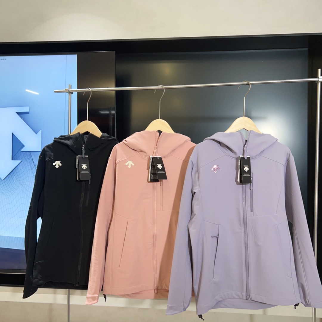 Descente Women's Training Softshell Jacket - Waterproof and Breathable